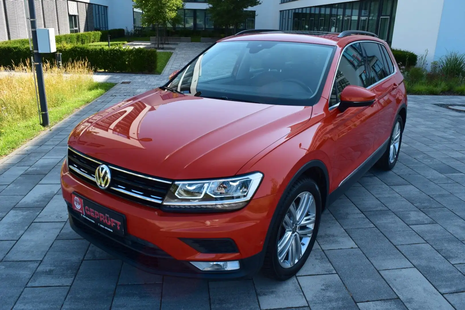 Volkswagen Tiguan Comfortline BMT/Start-Stopp 4Motion Pano, Orange - 1