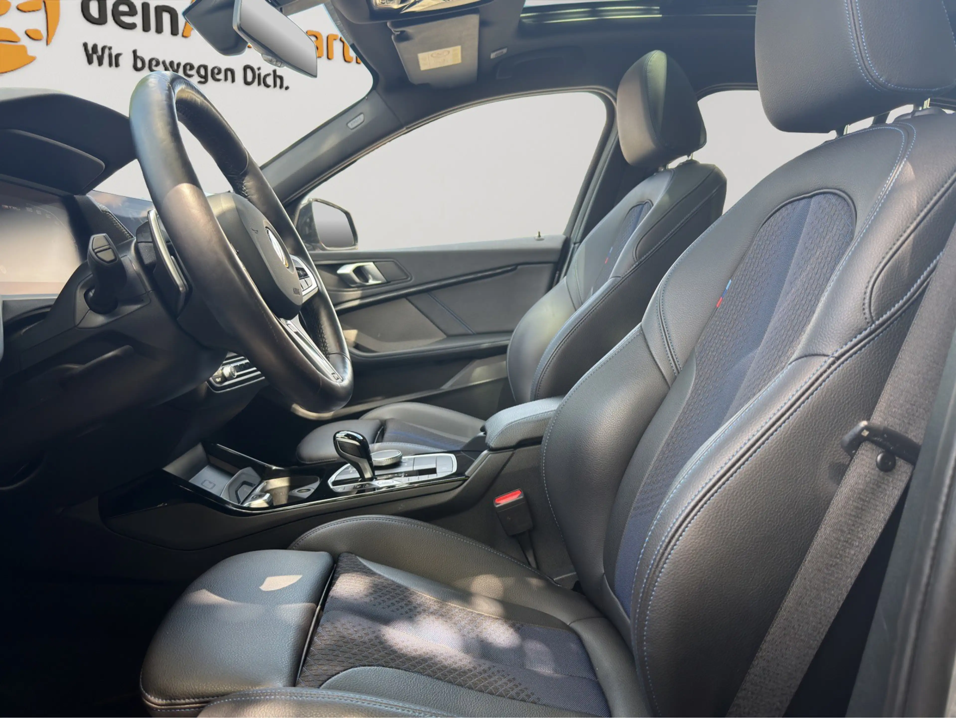 BMW M1 i xDrive PANO/RFK/NAVI/HUD/LEDER — photo 9