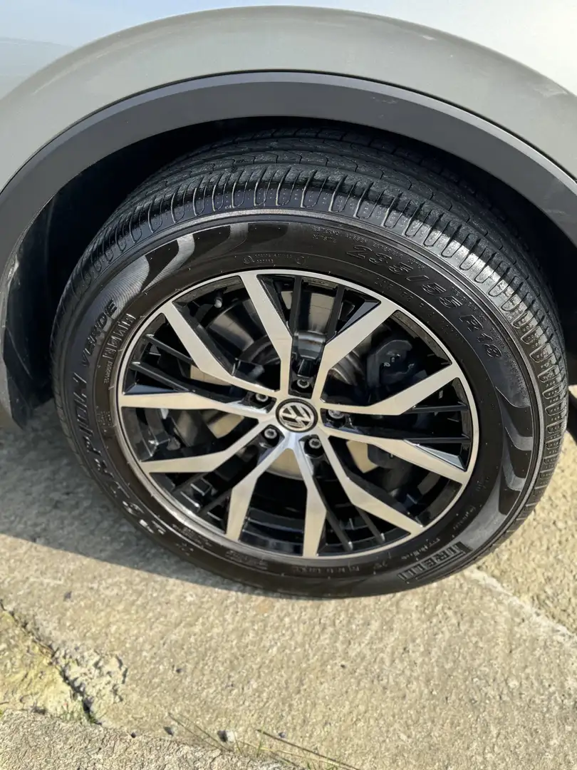 Volkswagen Tiguan 2.0 TSI 4Motion Highline BMT DSG OFFROAD Gris - 2