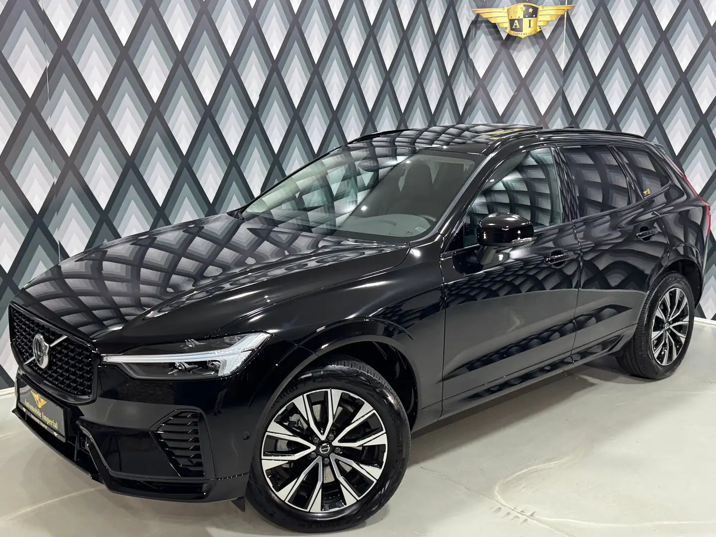 Volvo XC60 B4 // PLUS DARK // PANO // AHK // FACELIFT // Zwart - 2