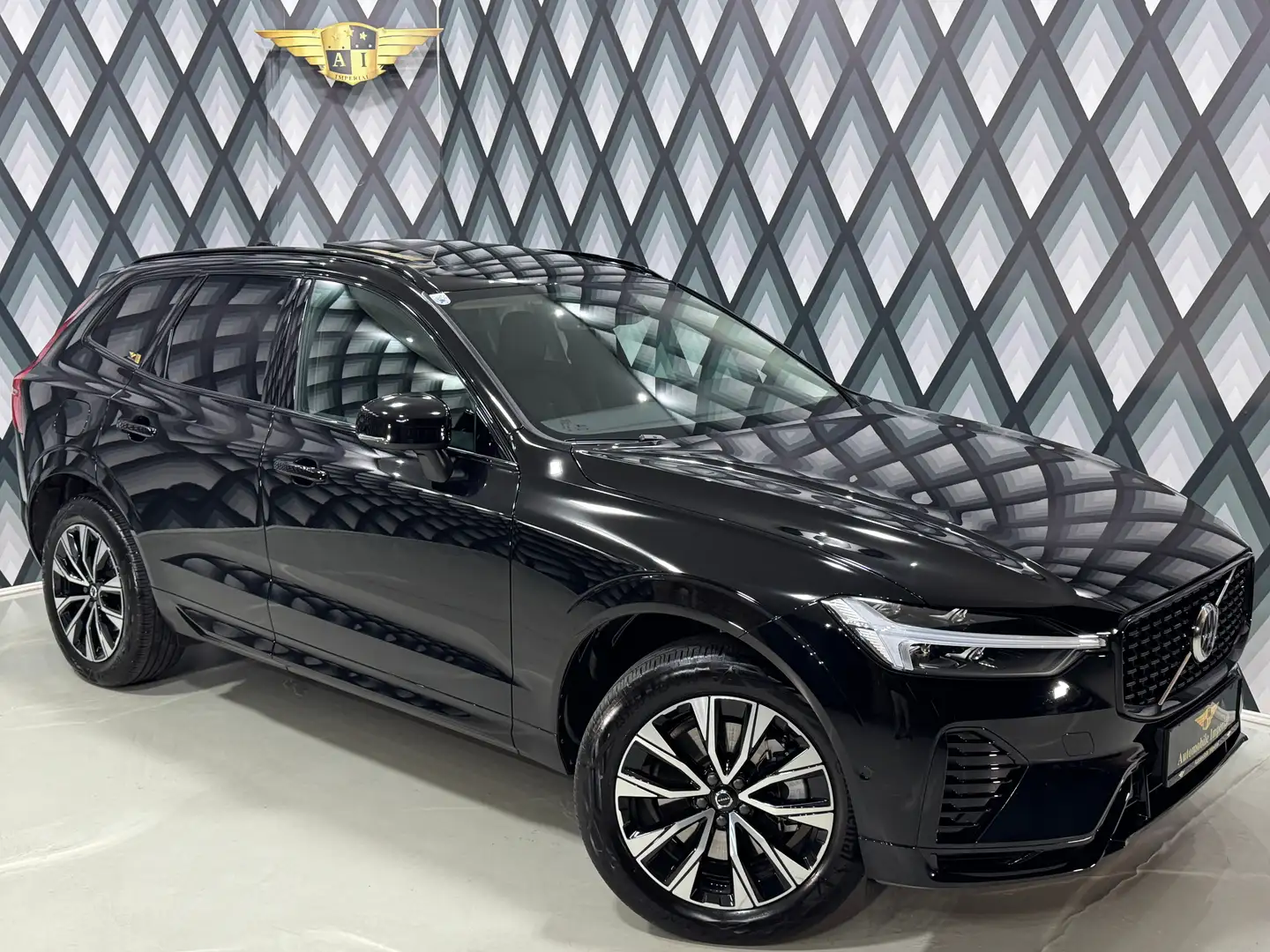 Volvo XC60 B4 // PLUS DARK // PANO // AHK // FACELIFT // Zwart - 1