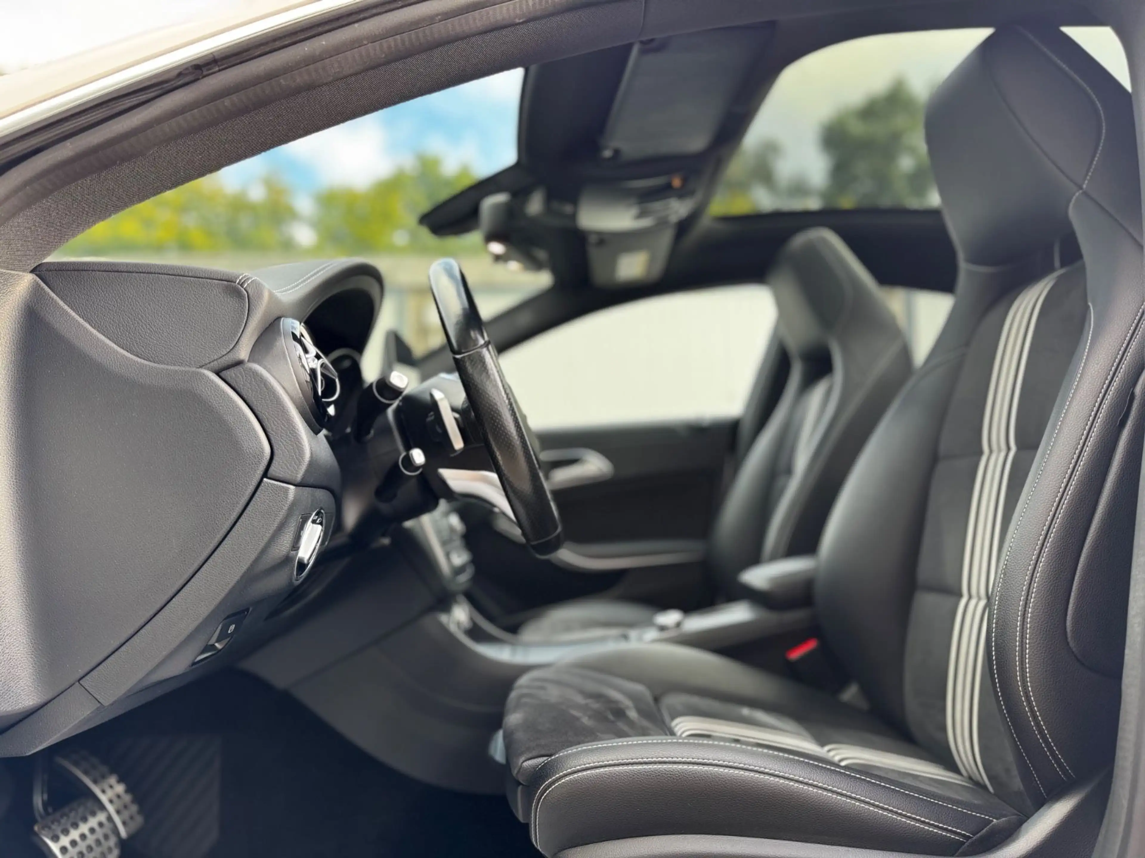 Mercedes-Benz CLA 220 CDI / d/ AMG Line — photo 9