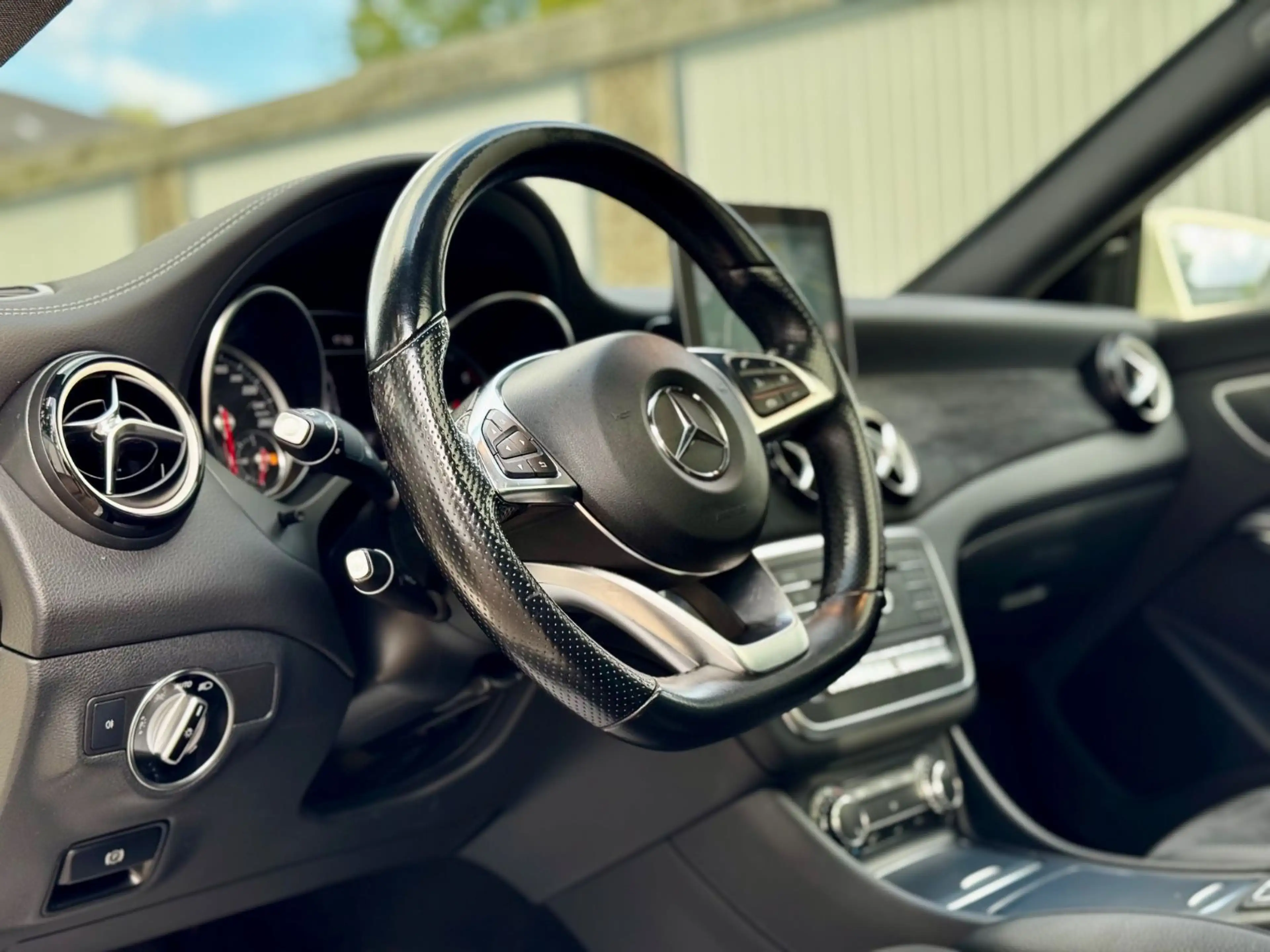 Mercedes-Benz CLA 220 CDI / d/ AMG Line — photo 10