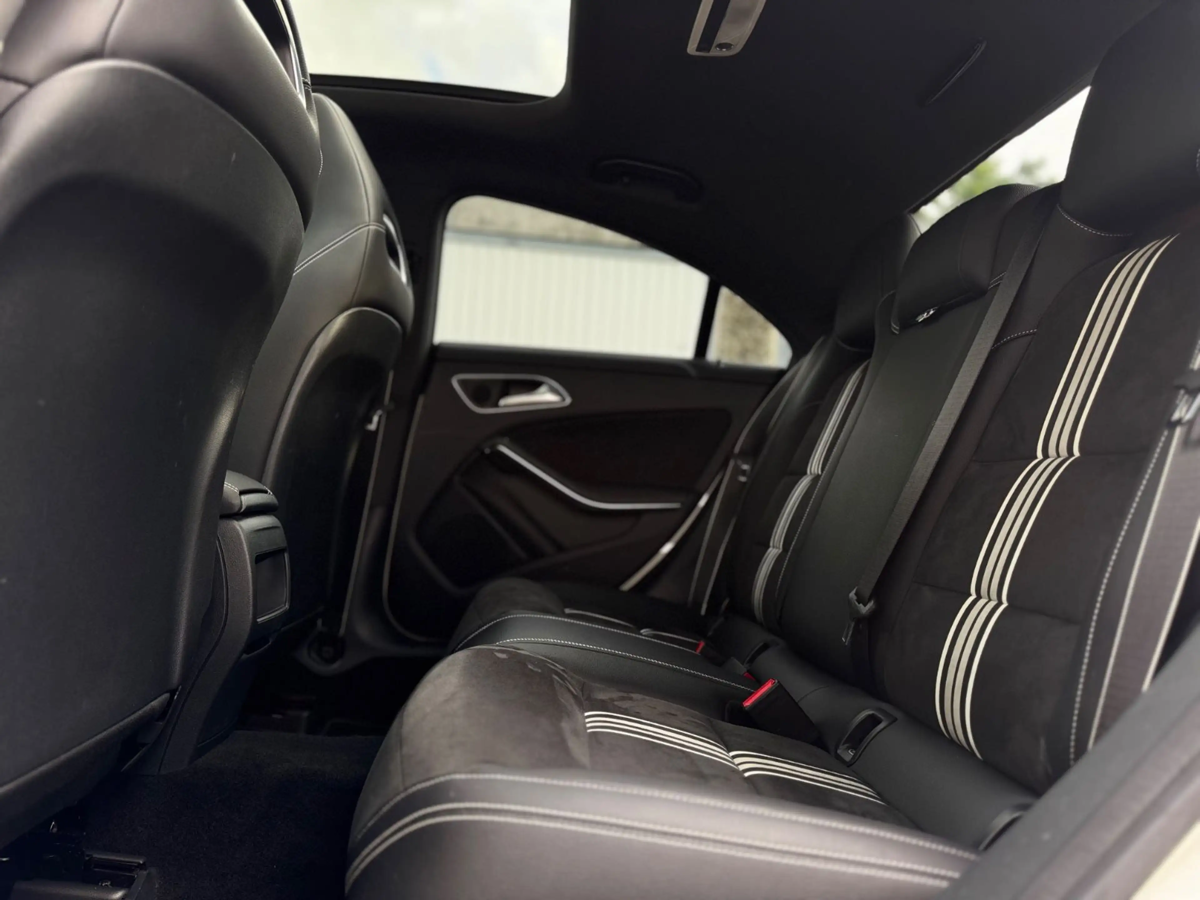 Mercedes-Benz CLA 220 CDI / d/ AMG Line — photo 13