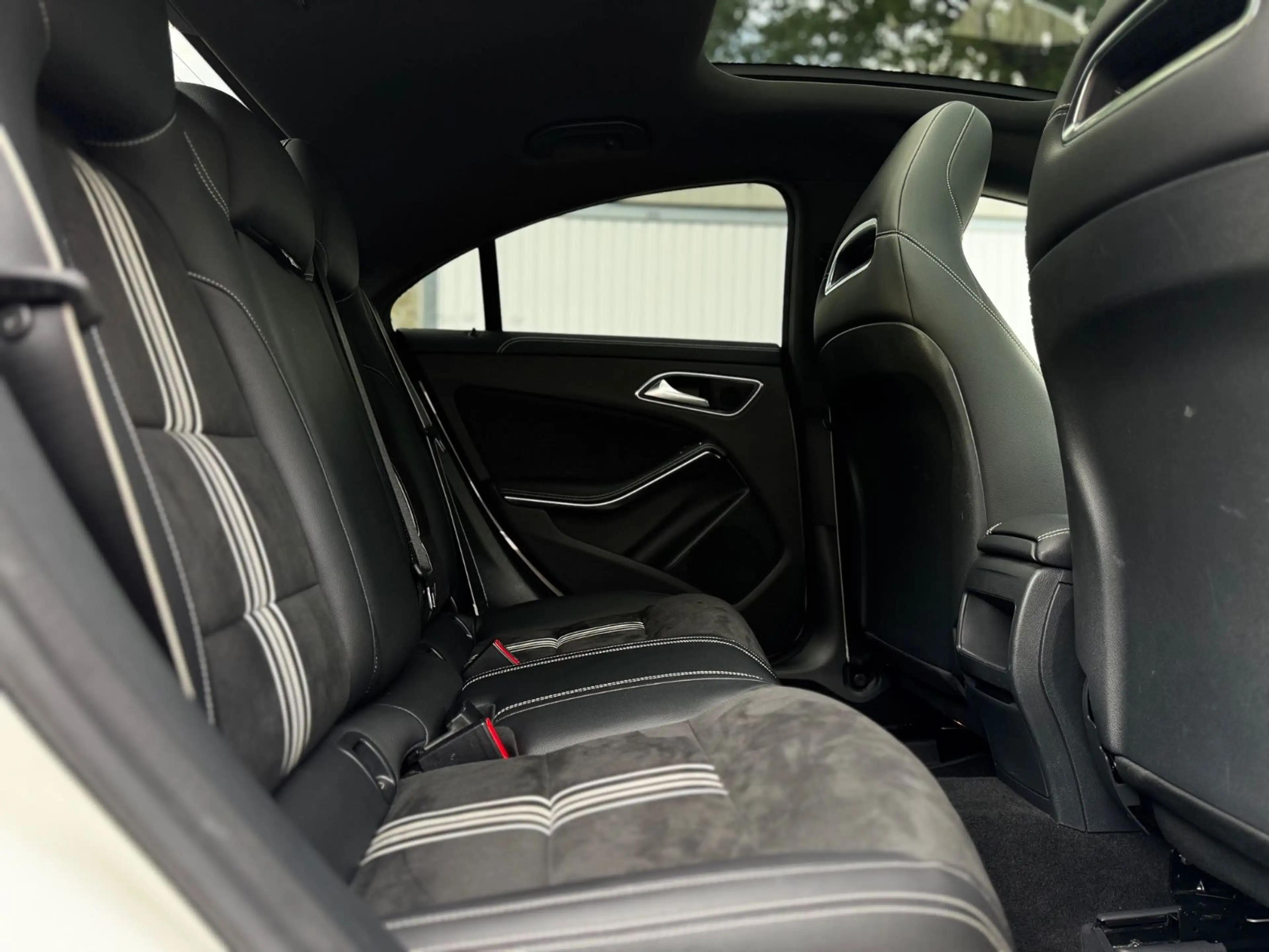 Mercedes-Benz CLA 220 CDI / d/ AMG Line — photo 14