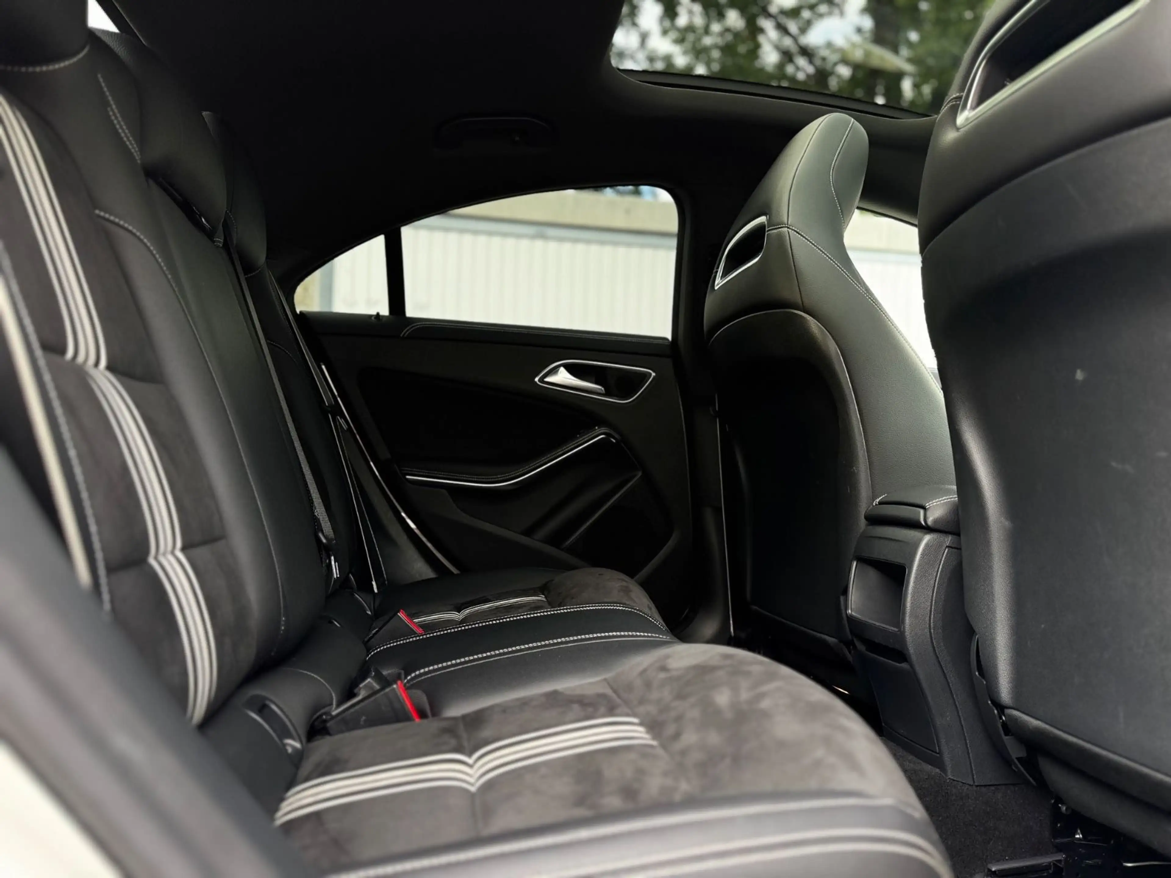 Mercedes-Benz CLA 220 CDI / d/ AMG Line — photo 15