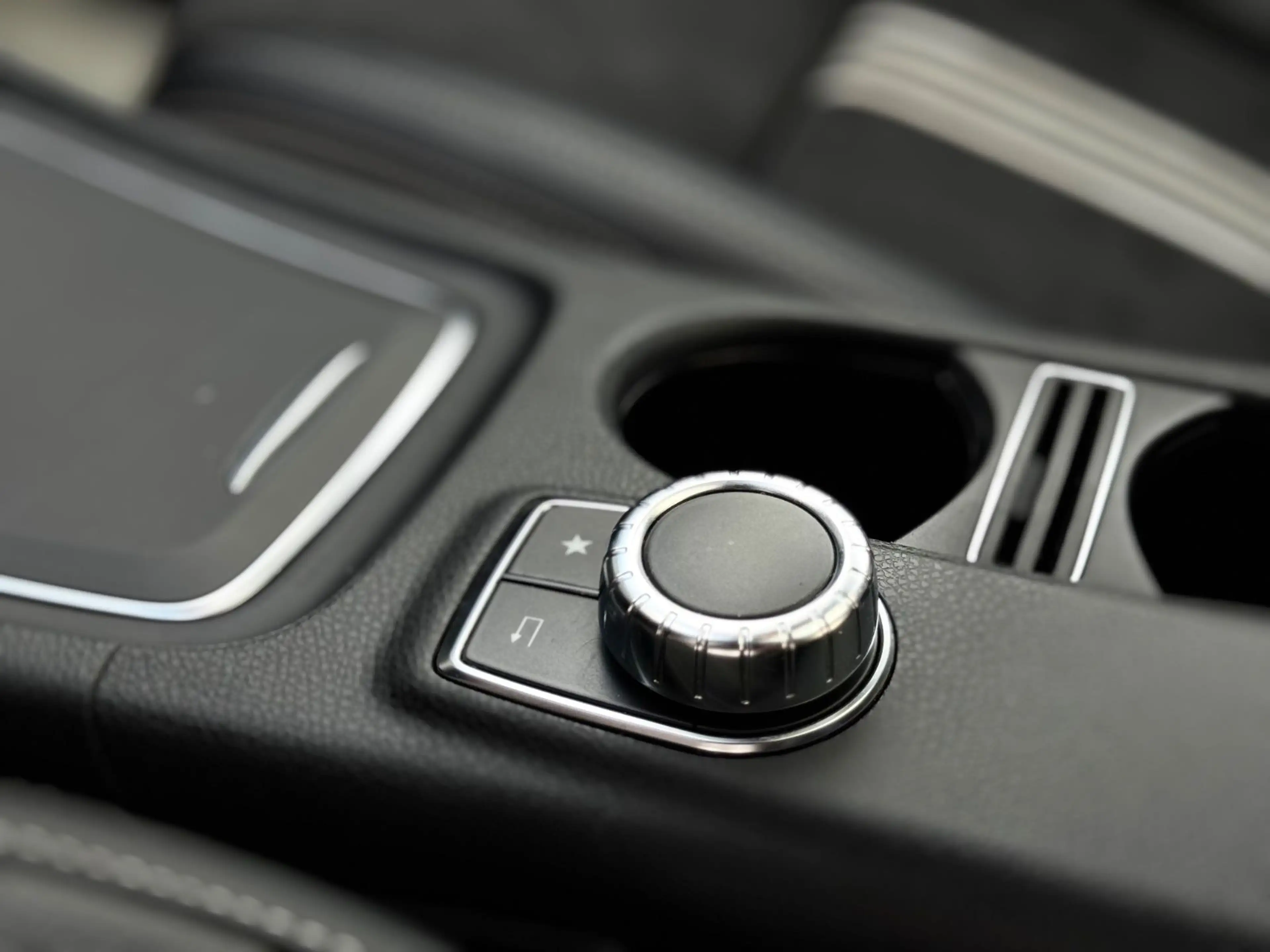Mercedes-Benz CLA 220 CDI / d/ AMG Line — photo 12