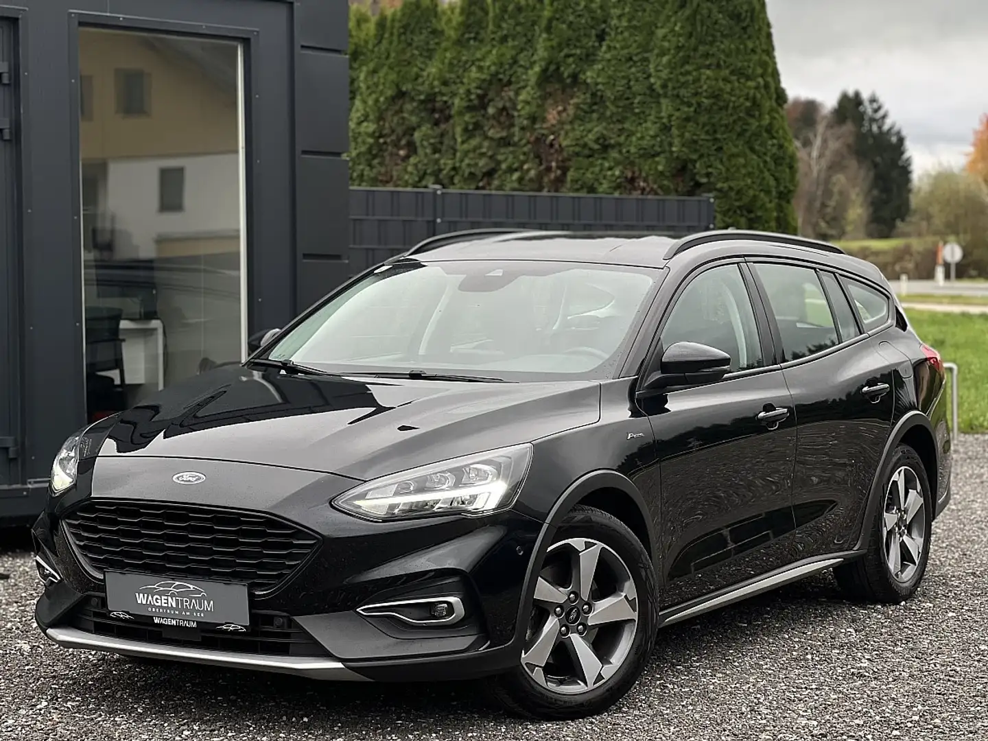 Ford Focus Traveller 1,0 EcoBoost Active*1.BESITZ*KAMERA*L... Schwarz - 1