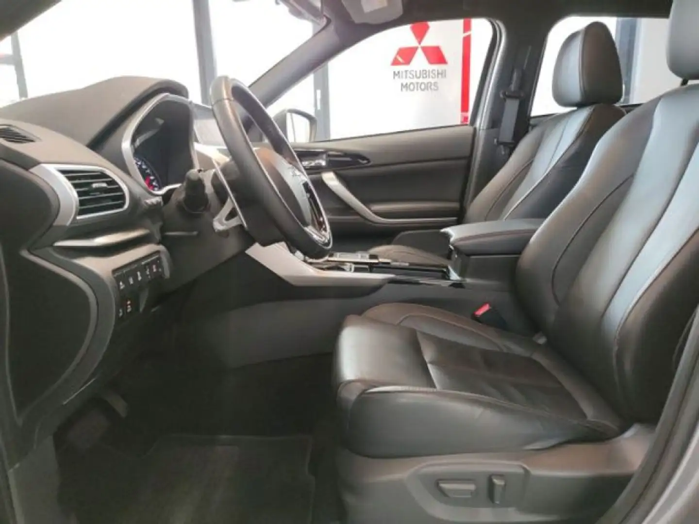 Mitsubishi Eclipse Cross 1.5 turbo Mivec Top 4WD Šedá - 2