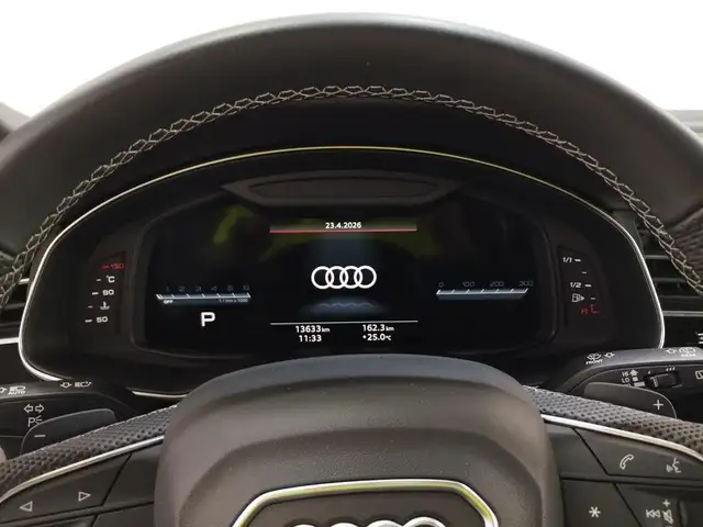 Audi Q7 view 11