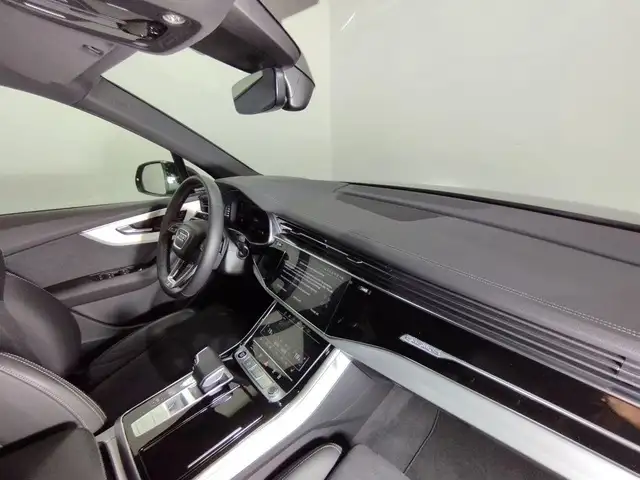 Audi Q7 view 15