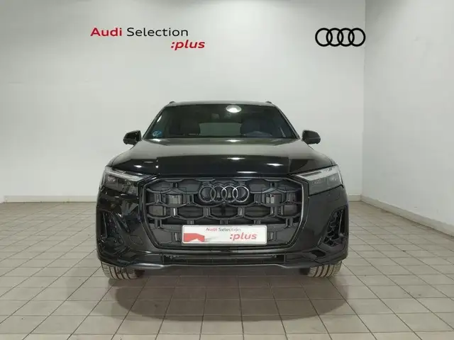 Audi Q7 view 2