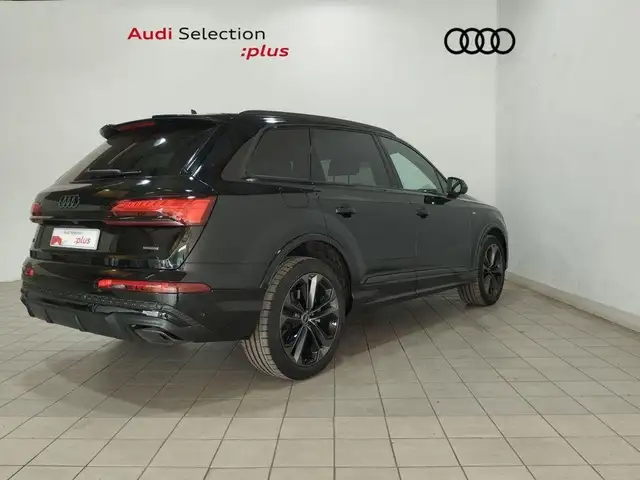 Audi Q7 view 4