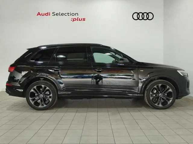 Audi Q7 view 3