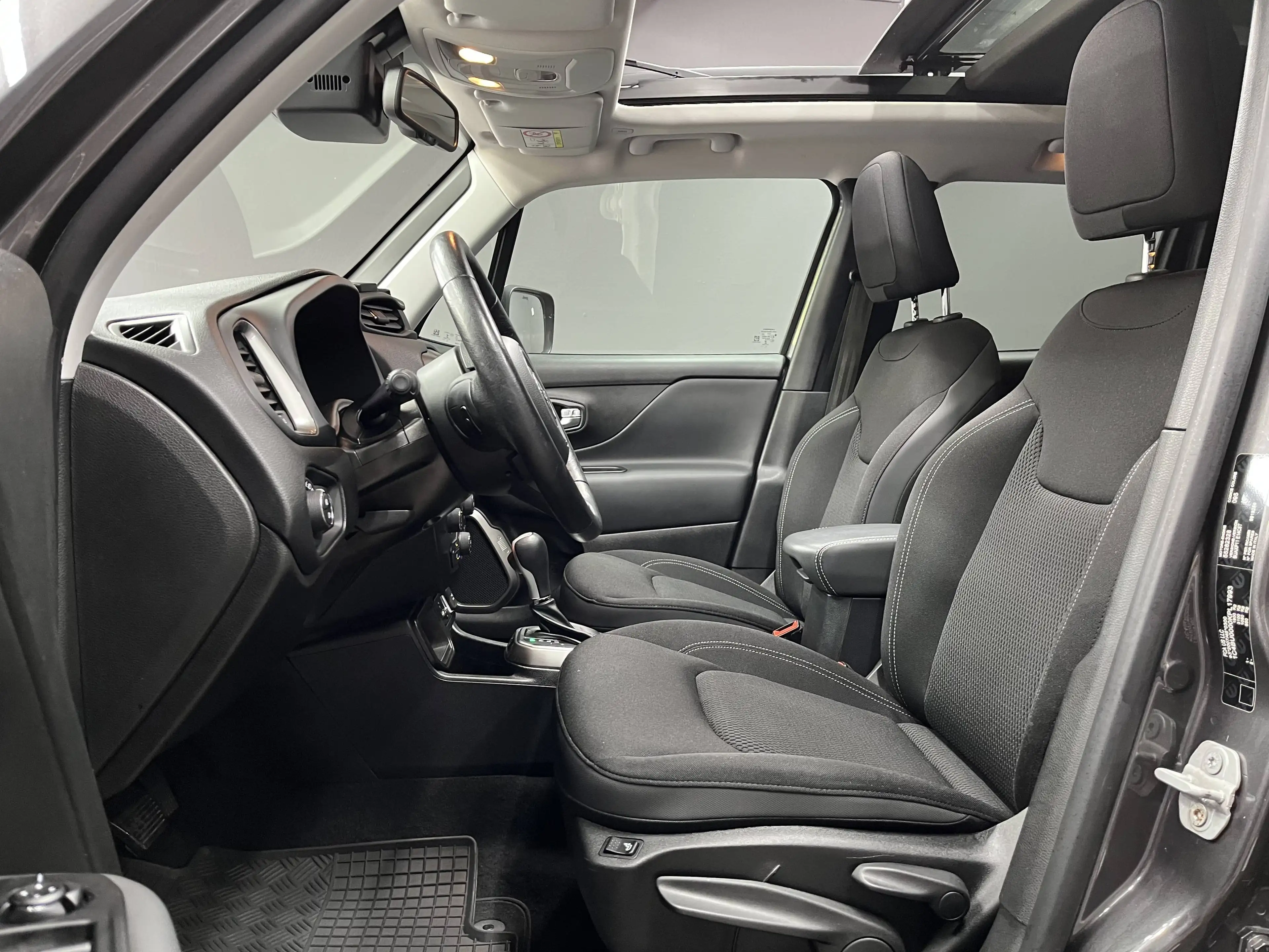 Jeep Renegade Limited FWD, PANO, ACC, R-KAMERA, LED — photo 7