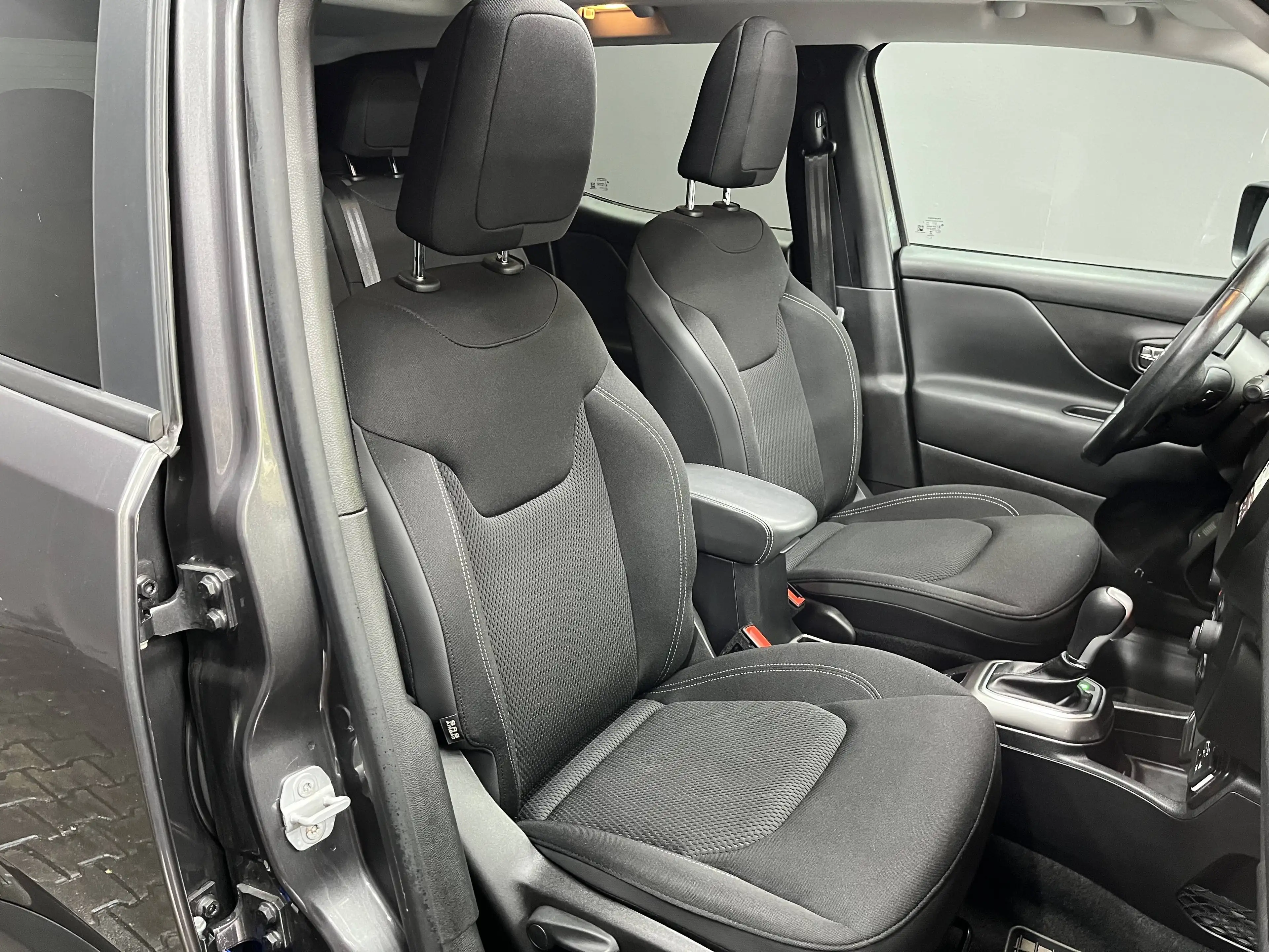 Jeep Renegade Limited FWD, PANO, ACC, R-KAMERA, LED — photo 12