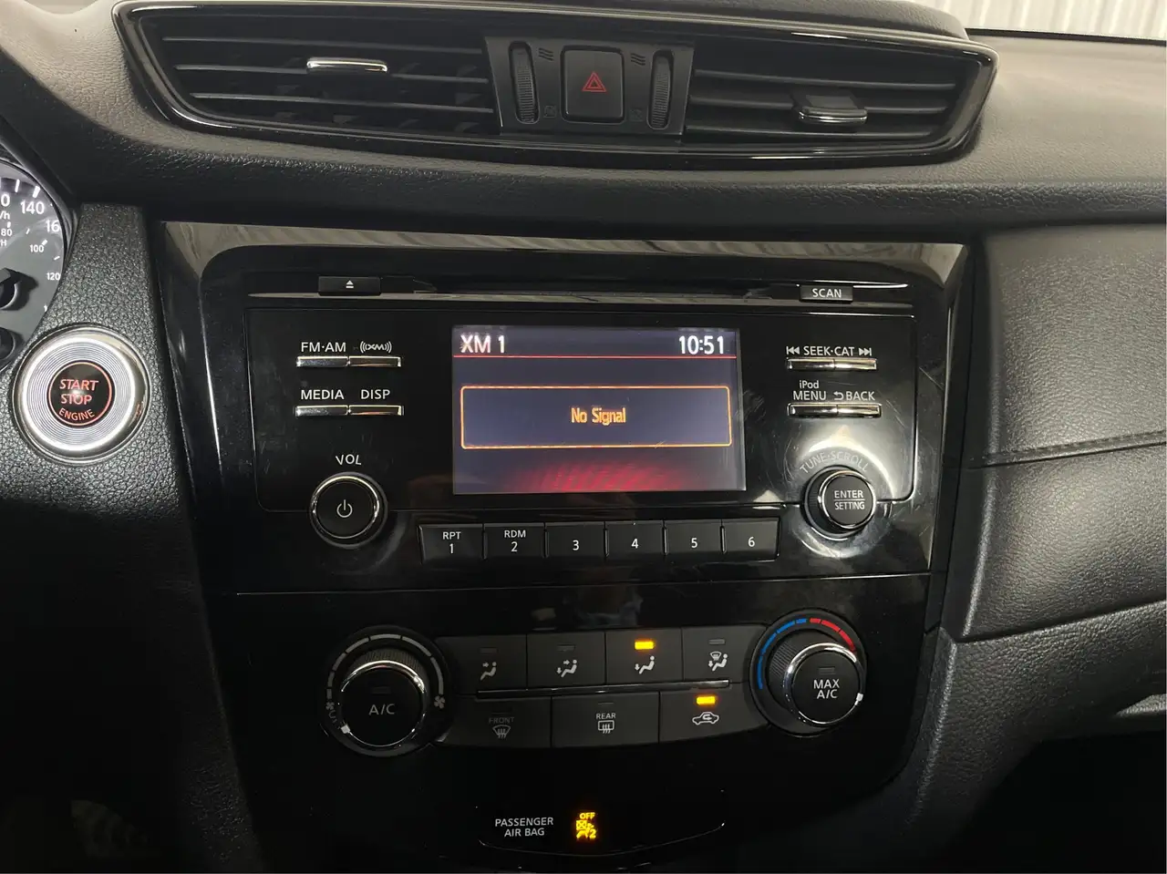 Nissan Rogue снимка Nissan Rogue
