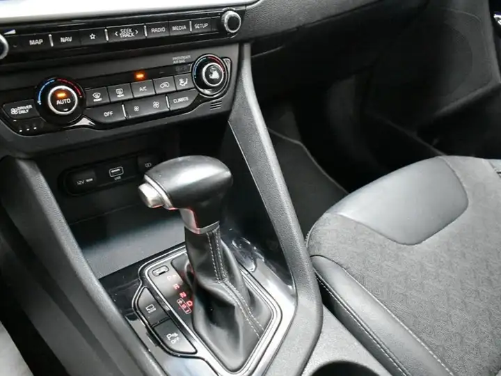 Kia Niro 1.6 HEV Drive 2022, foto 10