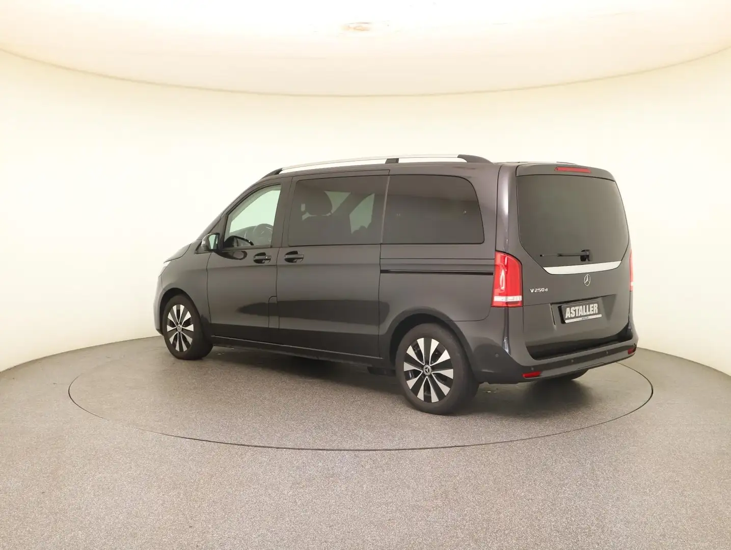 Mercedes-Benz V 250 d Edition Kompakt L1 Sport-Pak+LED+Nav+KAM Šedá - 2