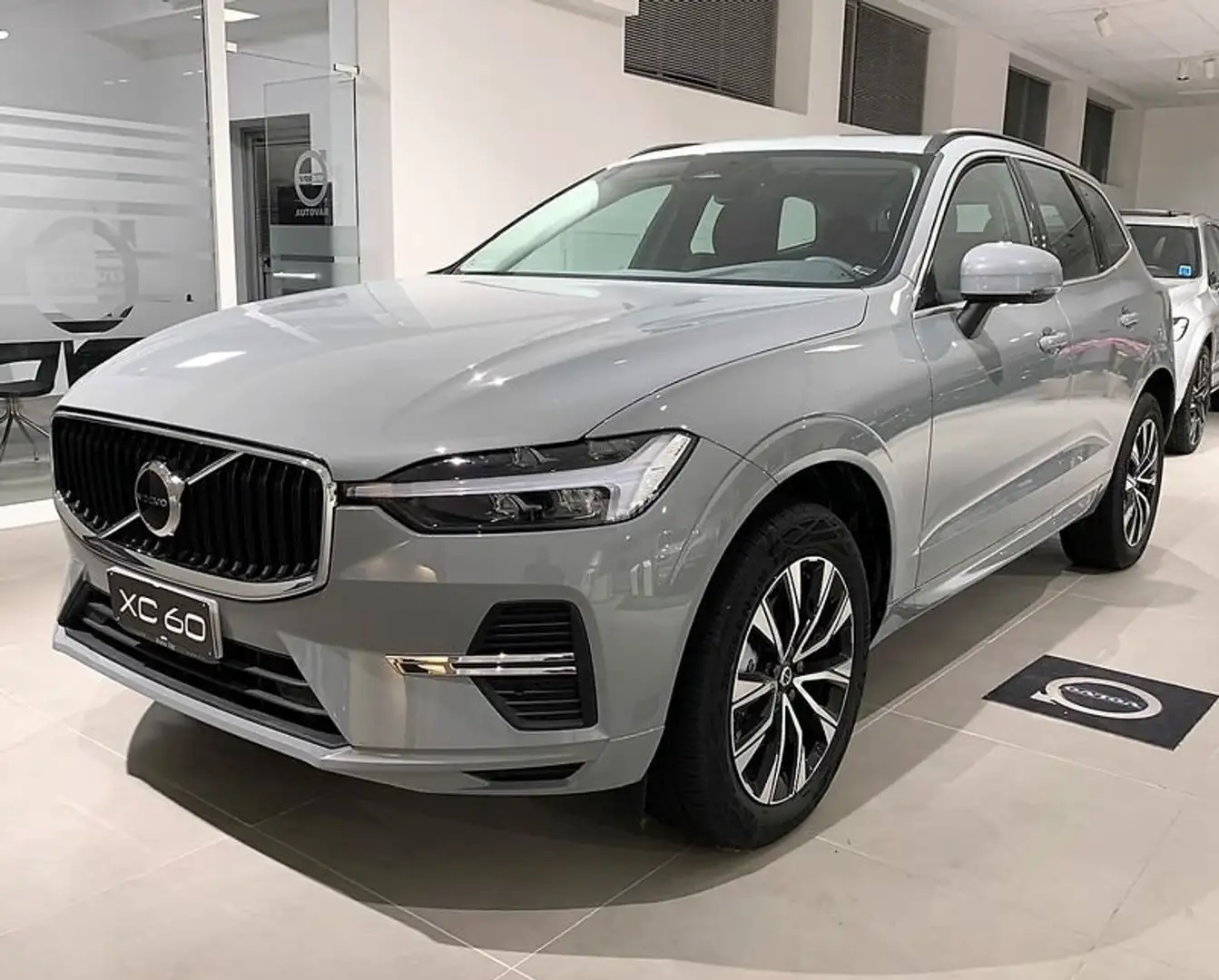 Volvo XC60 B4 automatico Core Grigio - 2