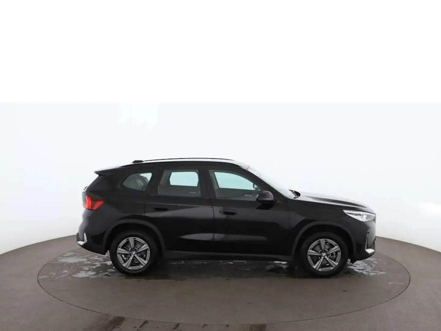 BMW X1 d sDrive18d Aut LED NAVI SITZHZG TEMP R-CAM crna - 2