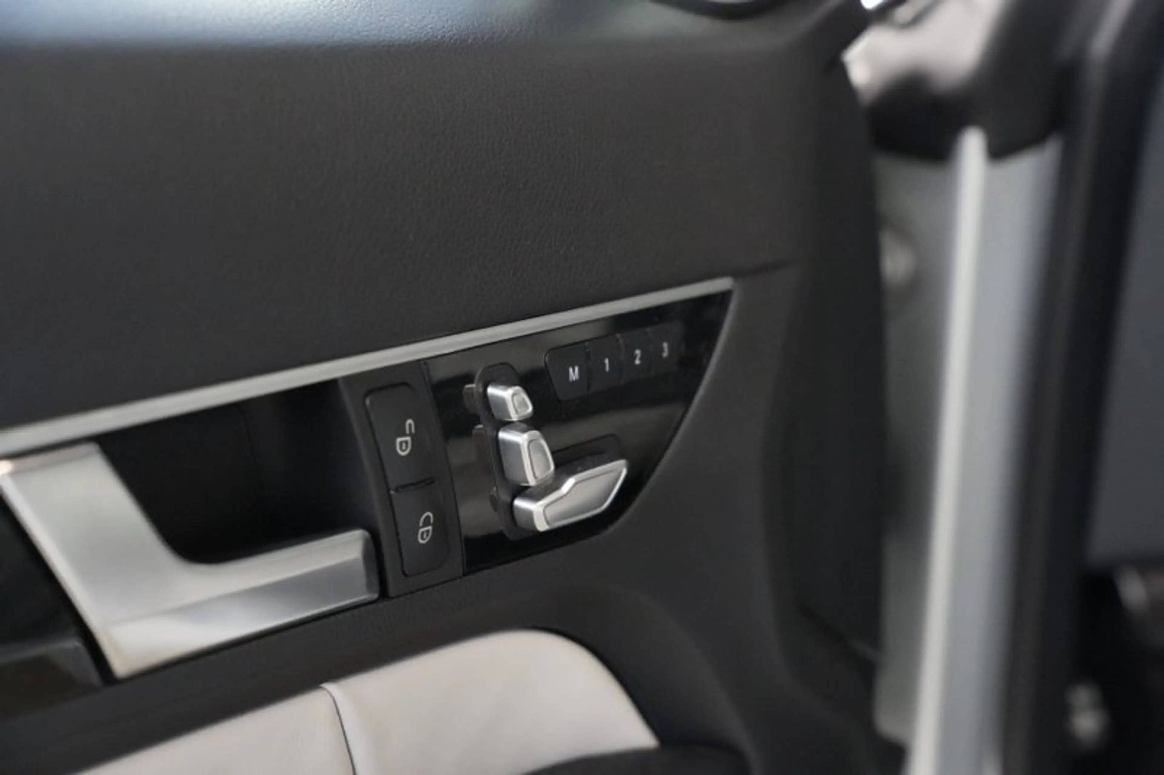 Mercedes-Benz E 400 E 400 AMG-LINE*PAN0RAMA*MEMORY*NAVI* — photo 7