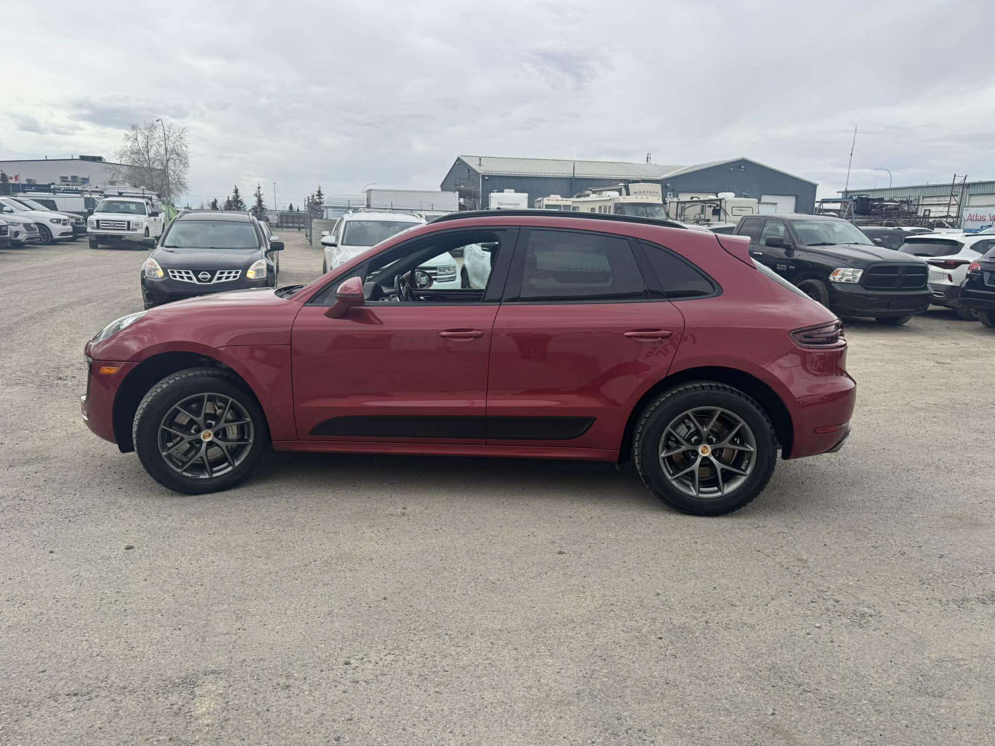 2016 Porsche Macan S thumb 9