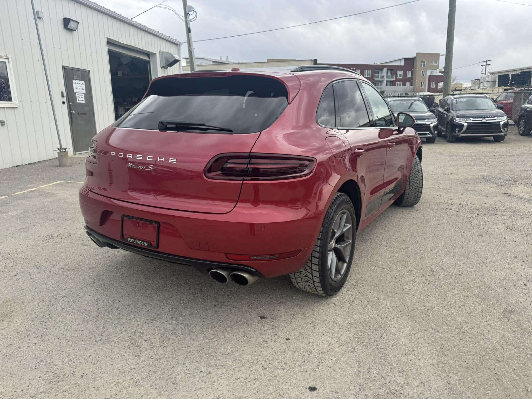 2016 Porsche Macan S alt 3