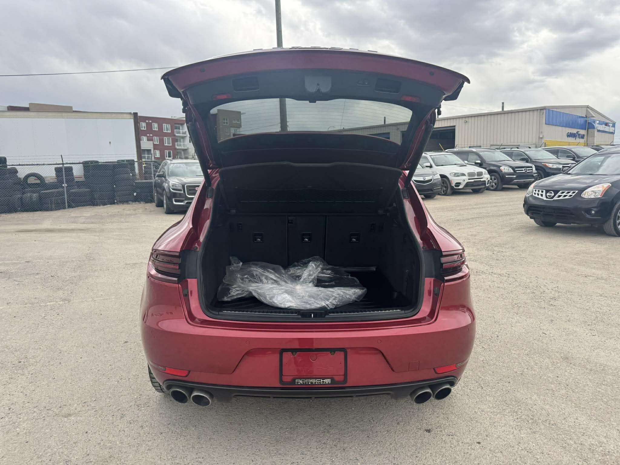 2016 Porsche Macan S alt 5
