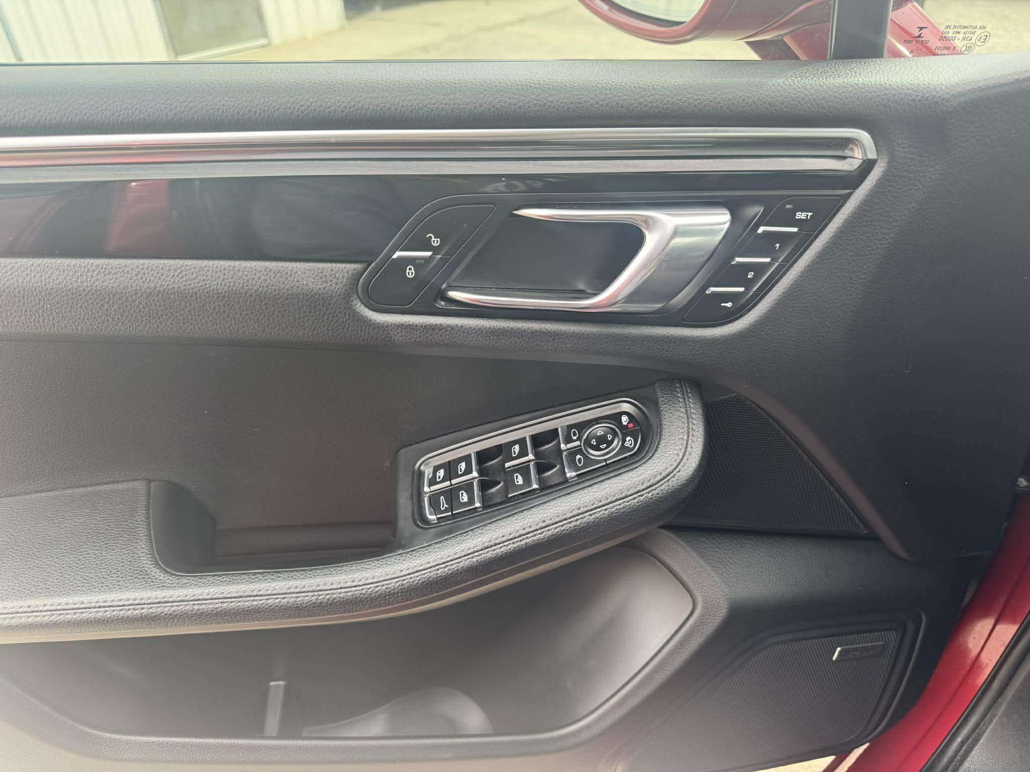 2016 Porsche Macan S thumb 18