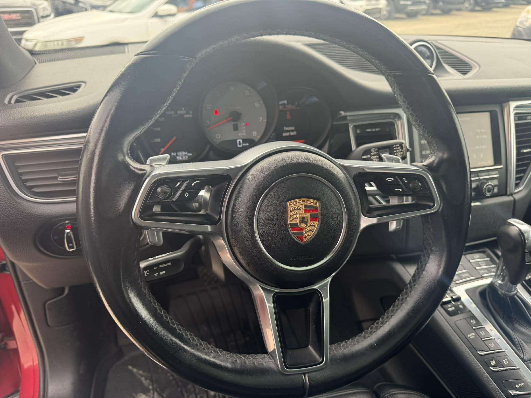 2016 Porsche Macan S thumb 11