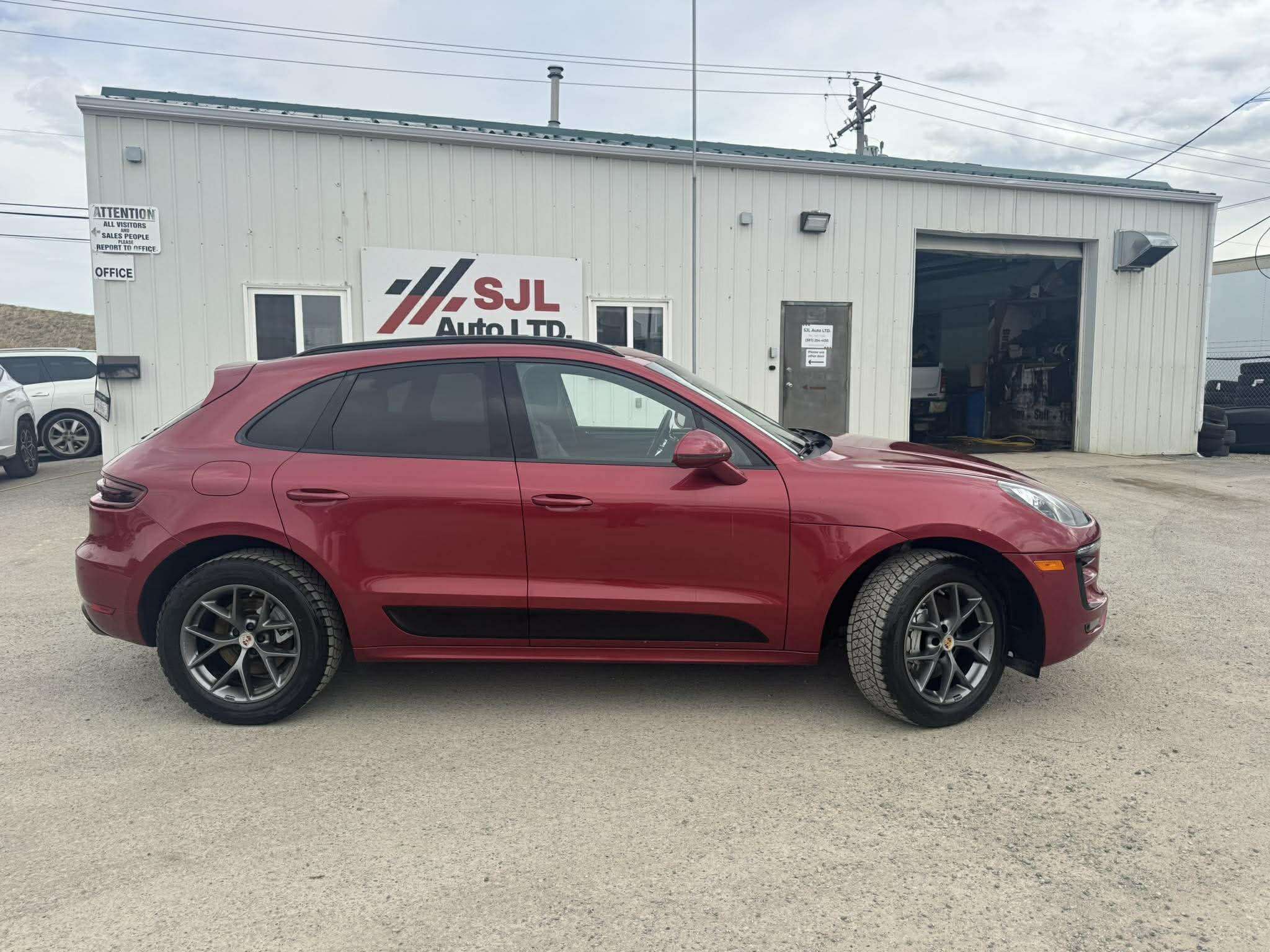 2016 Porsche Macan S alt 2