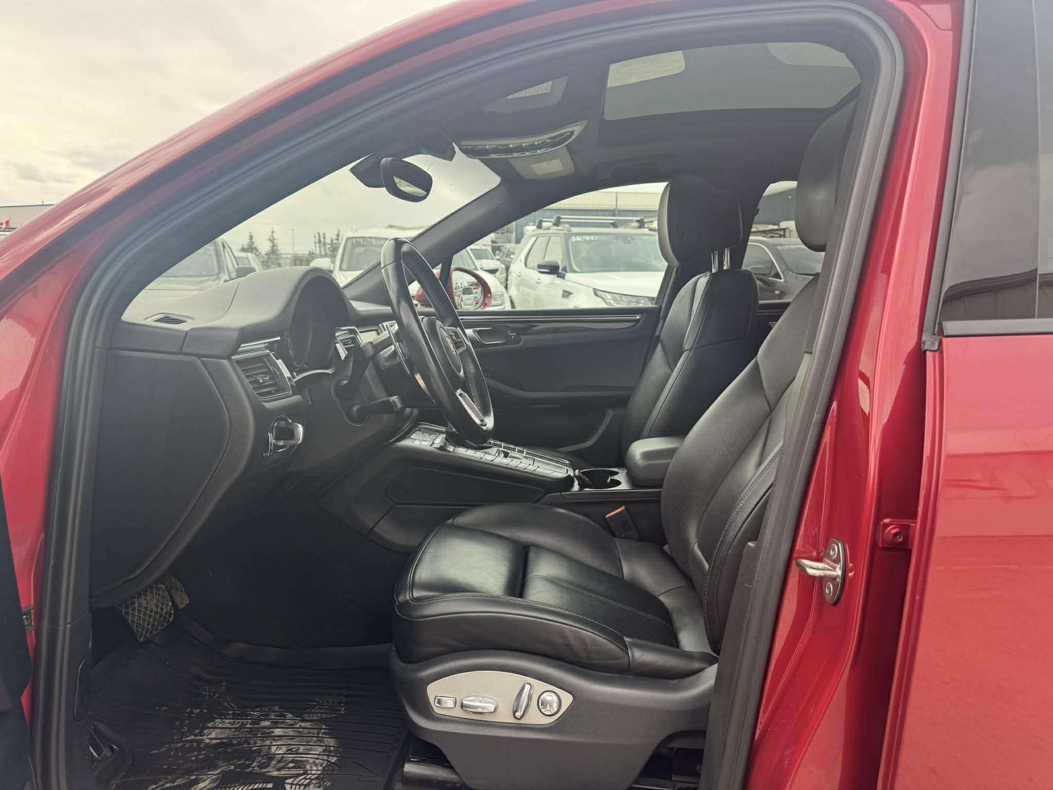2016 Porsche Macan S thumb 10