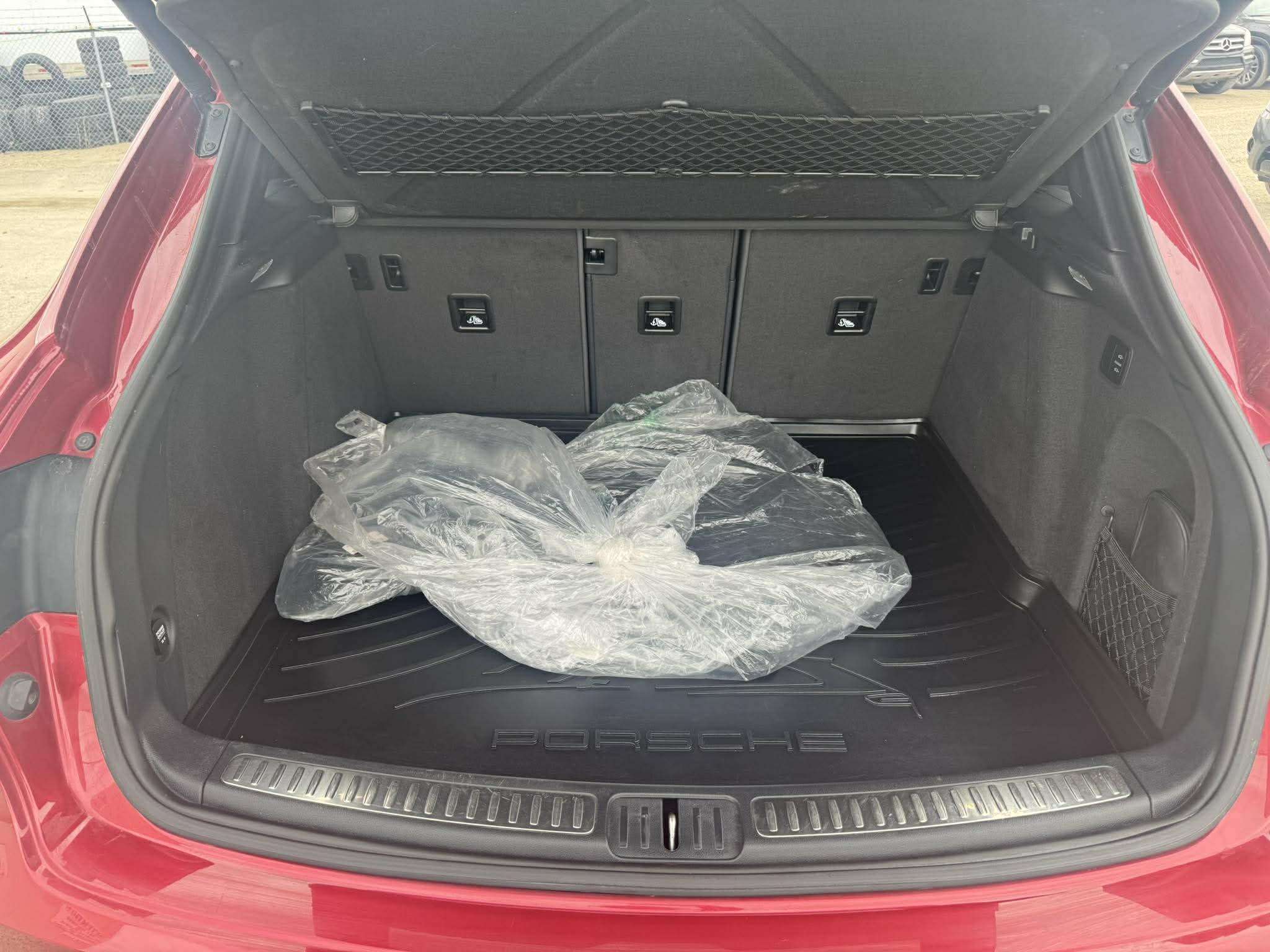 2016 Porsche Macan S thumb 6