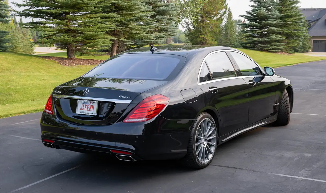 Mercedes-Benz S-Class снимка Mercedes-Benz S-Class