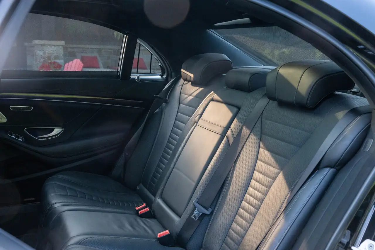Mercedes-Benz S-Class снимка Mercedes-Benz S-Class