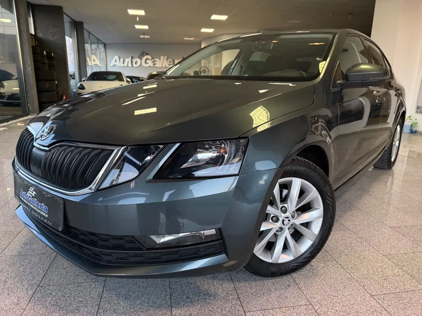 Skoda Octavia Lim. Automatik Ambition Temp. SHZ. Navi Grau - 1