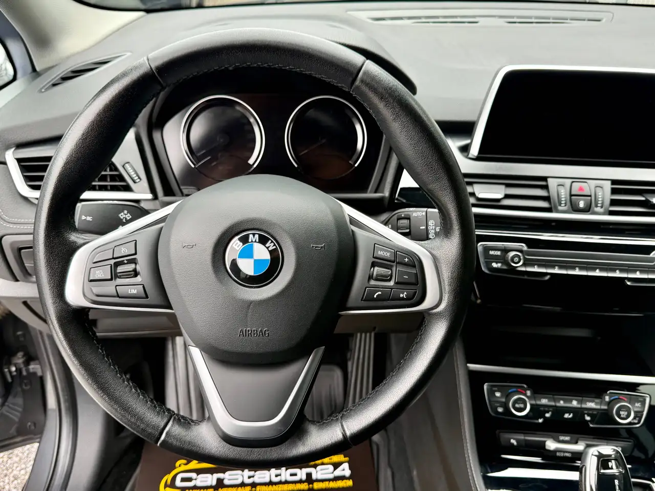 BMW 218 218d xDrive Sport Line*1BESITZ*TEILLEDER*TEMPOMAT*ANHÄNGERKUPPLUNG*HECKCAM*AMBIENTE*SPORTSITZE*, миниатюра 15