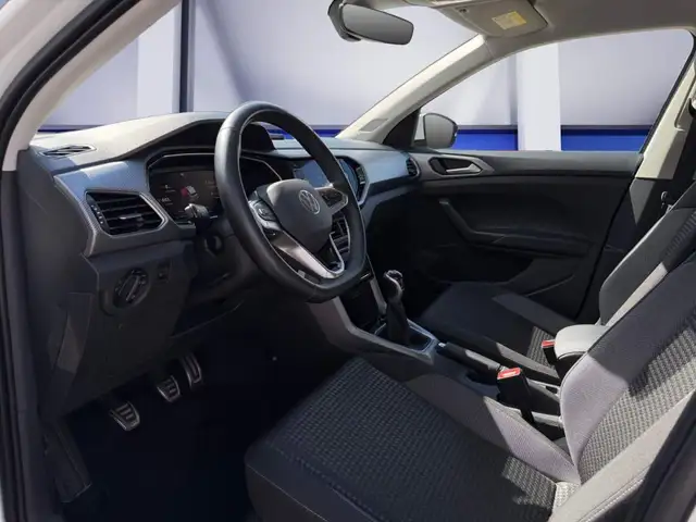 Volkswagen T-Cross view 13