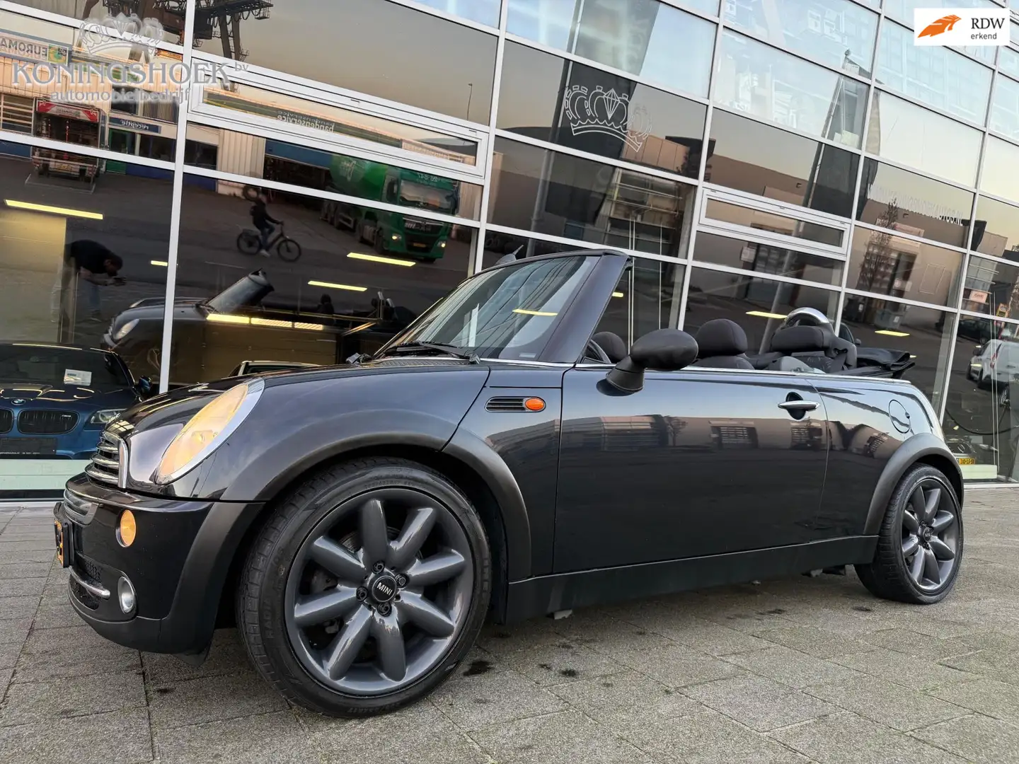 MINI One Cabrio Mini 1.6 Zwart - 1