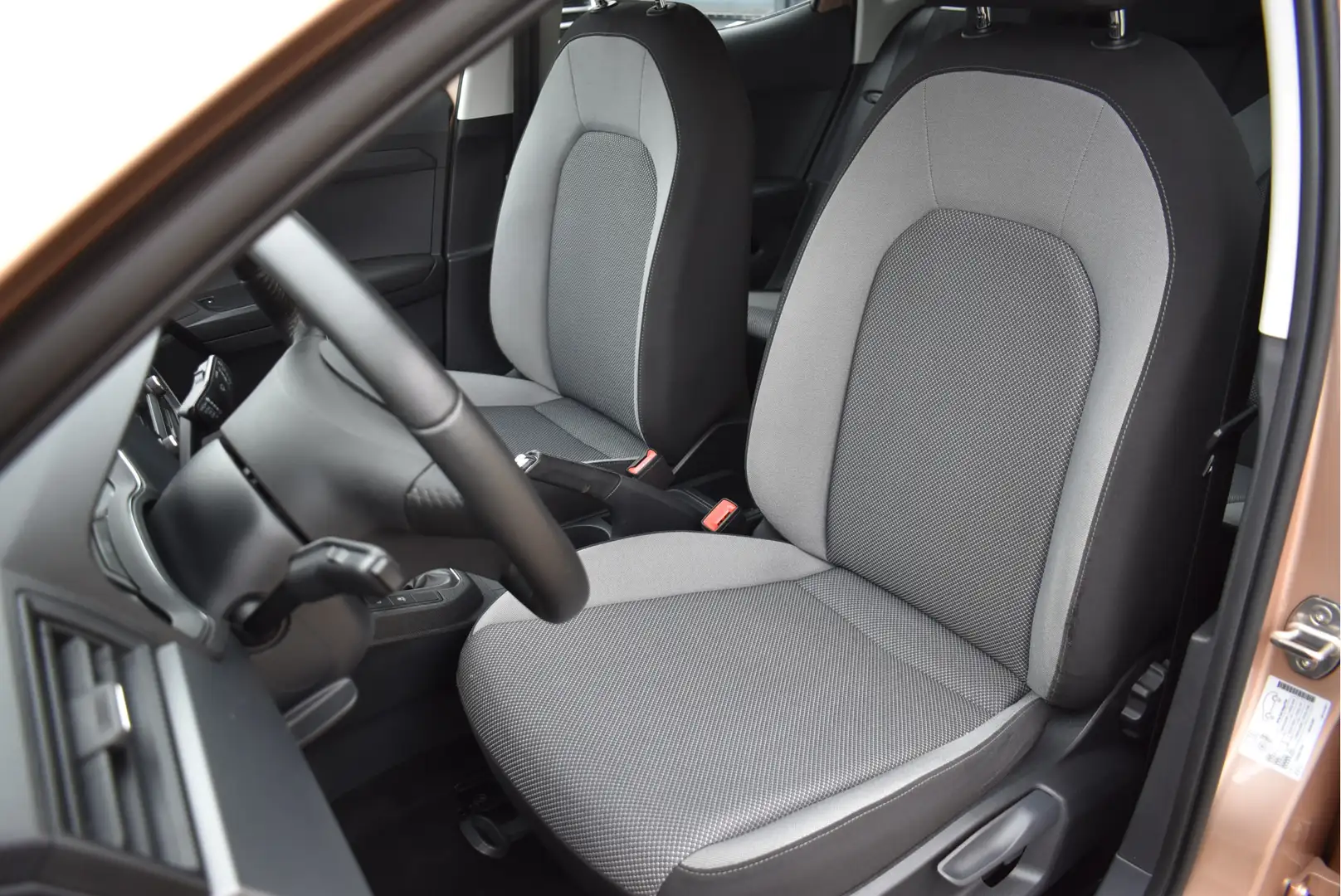 SEAT Ibiza 1.0 MPI 75 Pk Reference Stoelverwarming Airco PDC - 2