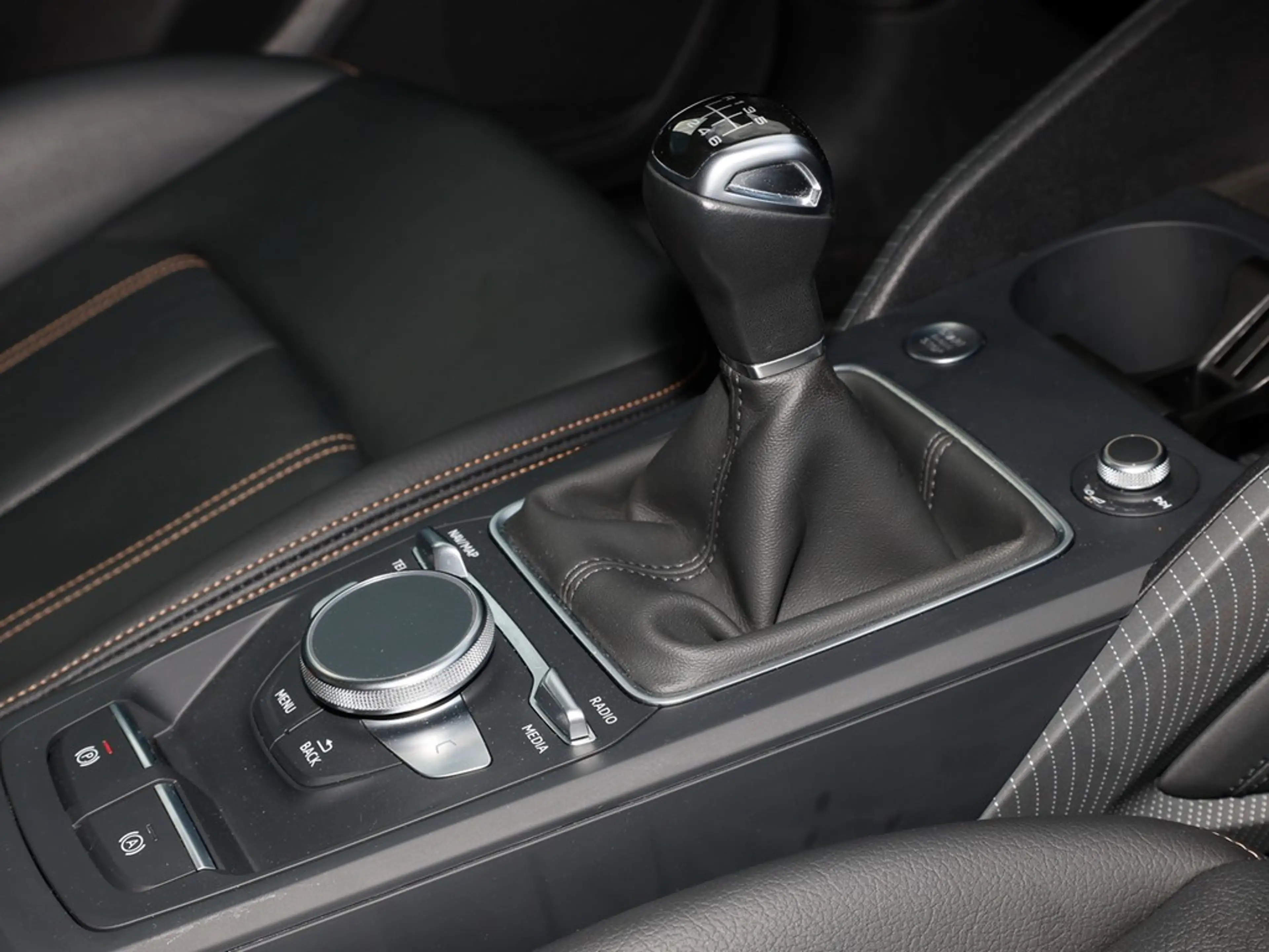 Audi Q2 35 1.5 TFSI Advanced AHK/RFK/Navi/ACC — photo 9