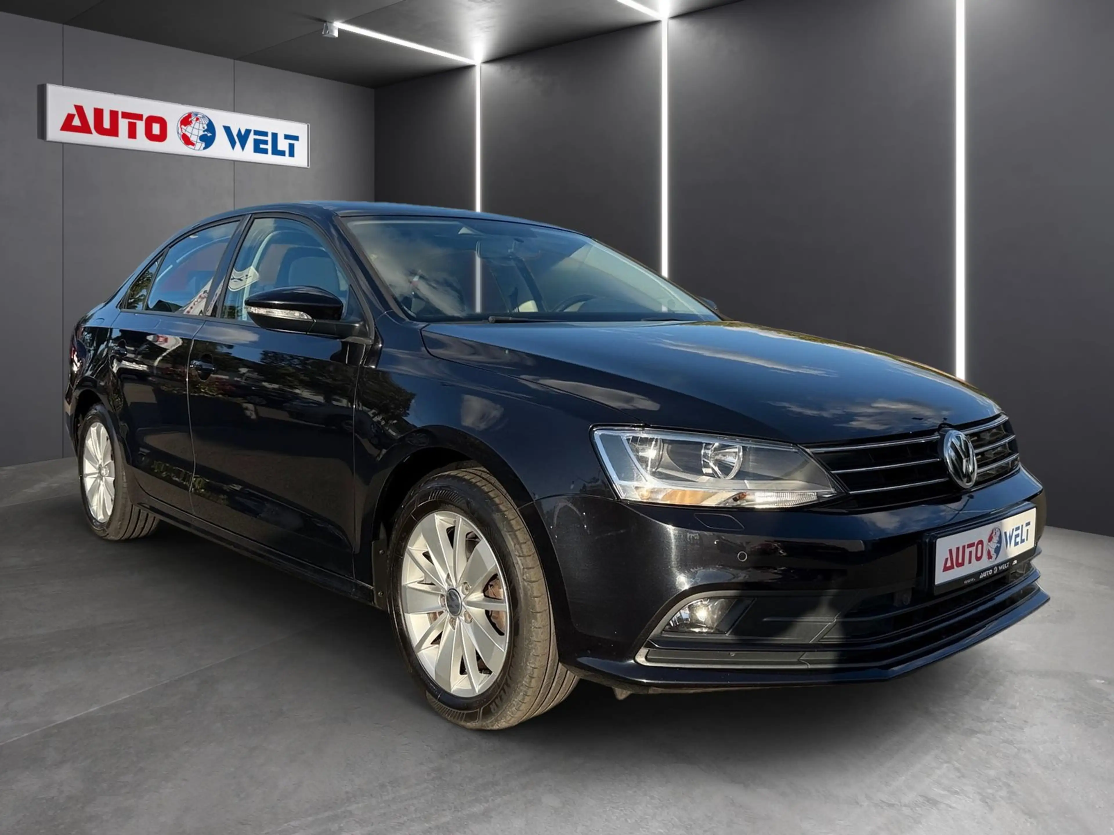 Volkswagen Jetta 1.2 TSi Comfortline Sitzheizung PDC AUX — photo 2