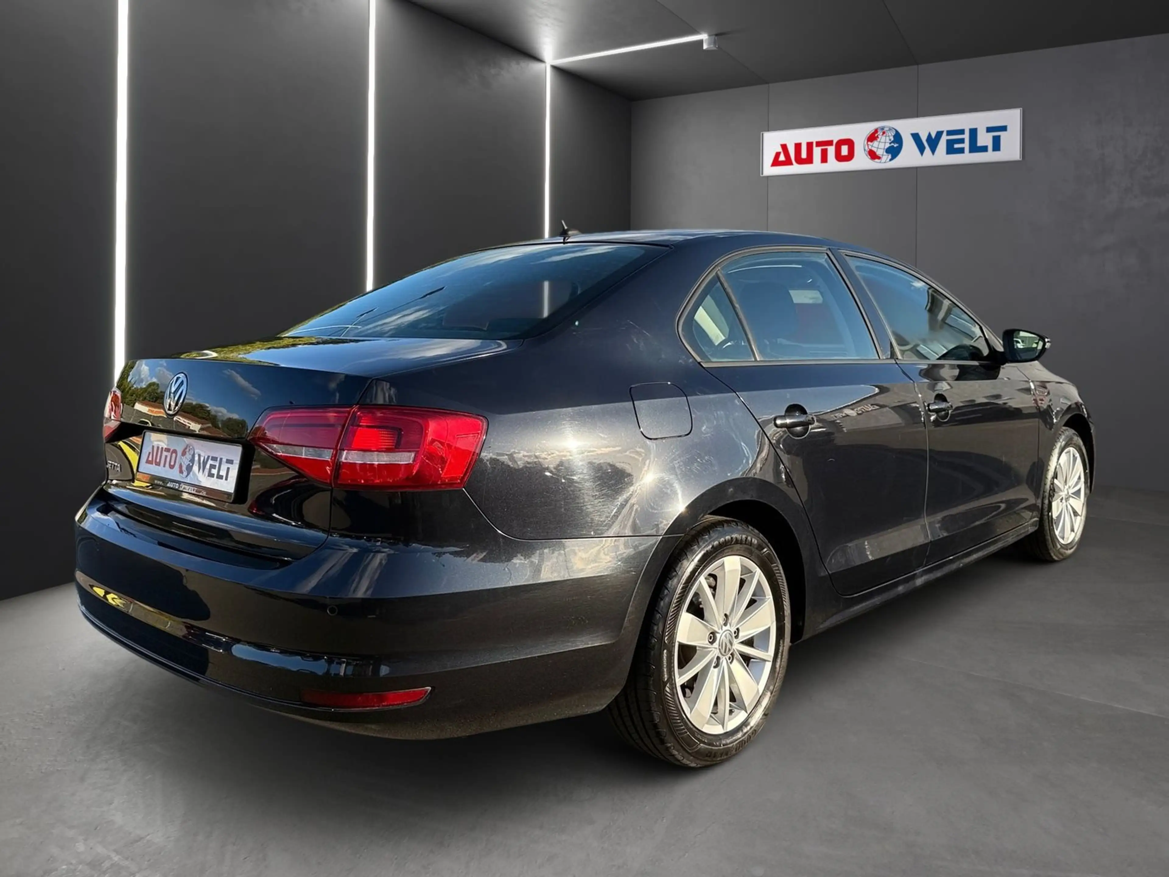 Volkswagen Jetta 1.2 TSi Comfortline Sitzheizung PDC AUX — photo 4