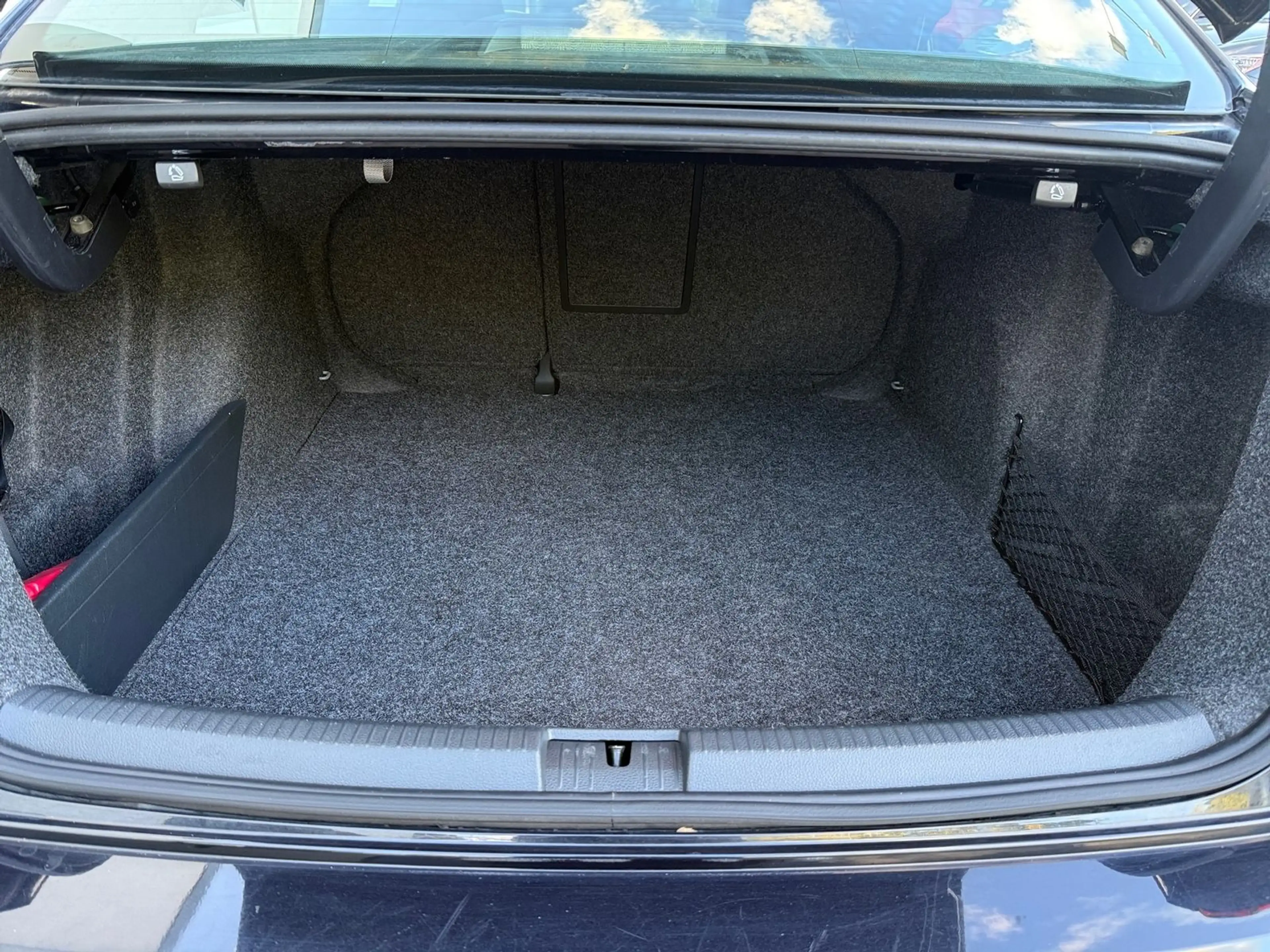 Volkswagen Jetta 1.2 TSi Comfortline Sitzheizung PDC AUX — photo 9
