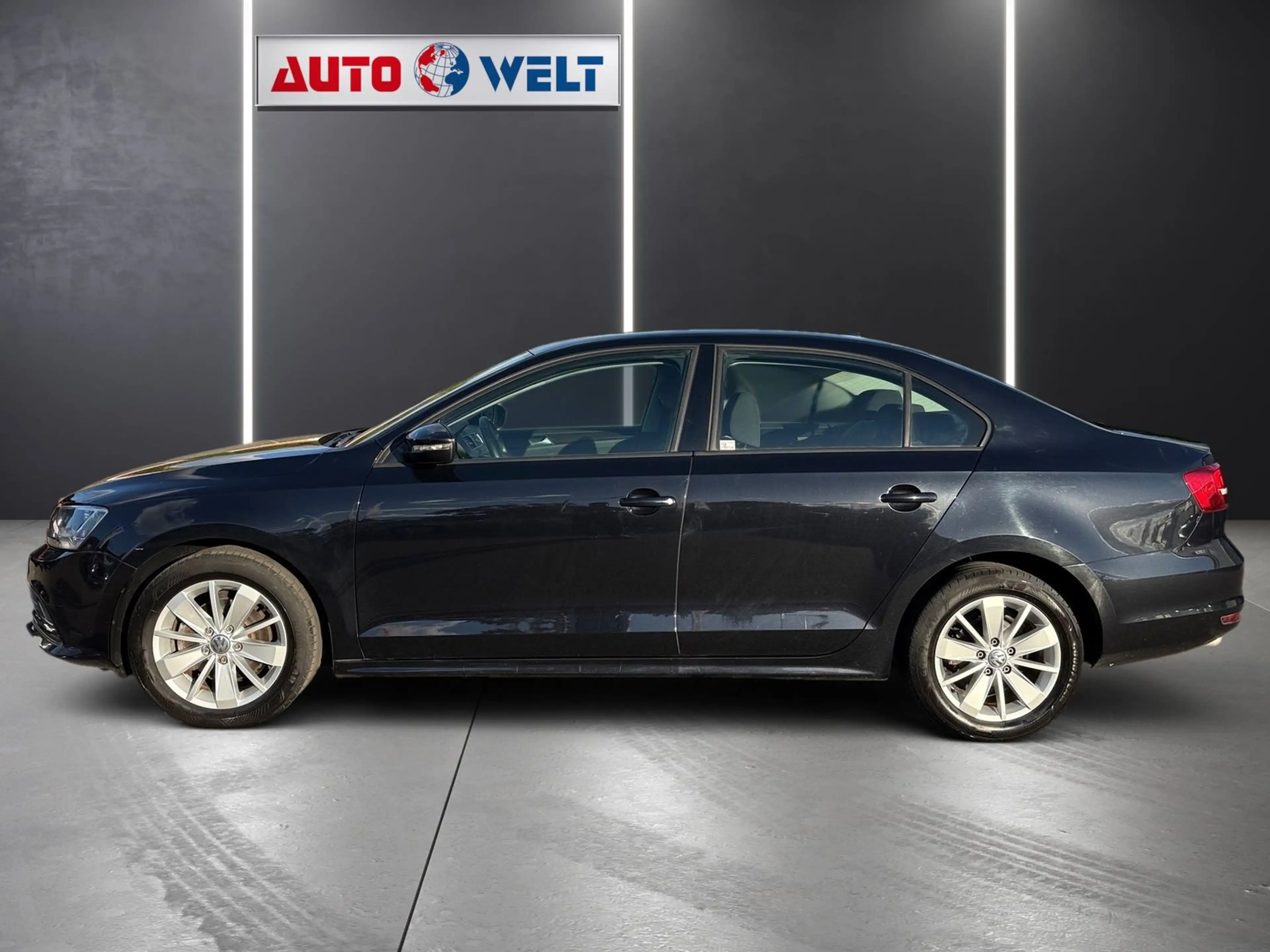 Volkswagen Jetta 1.2 TSi Comfortline Sitzheizung PDC AUX — photo 6