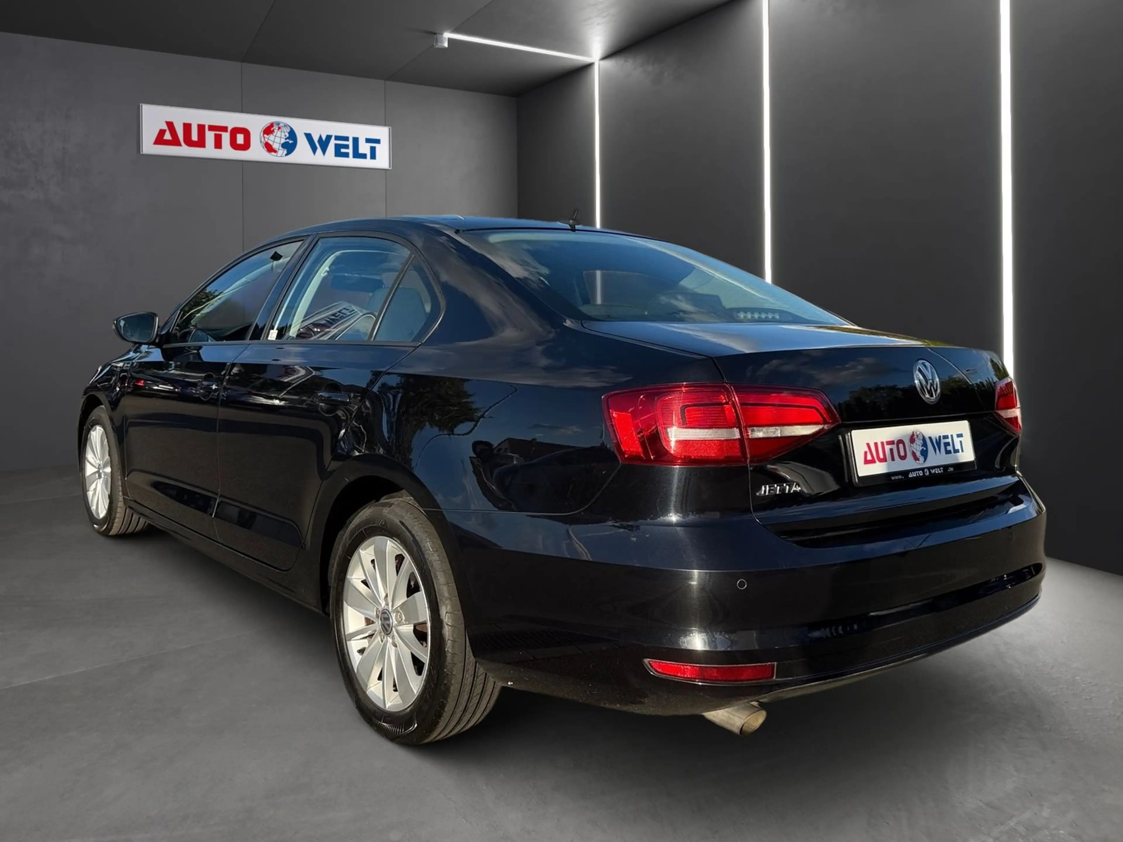 Volkswagen Jetta 1.2 TSi Comfortline Sitzheizung PDC AUX — photo 5