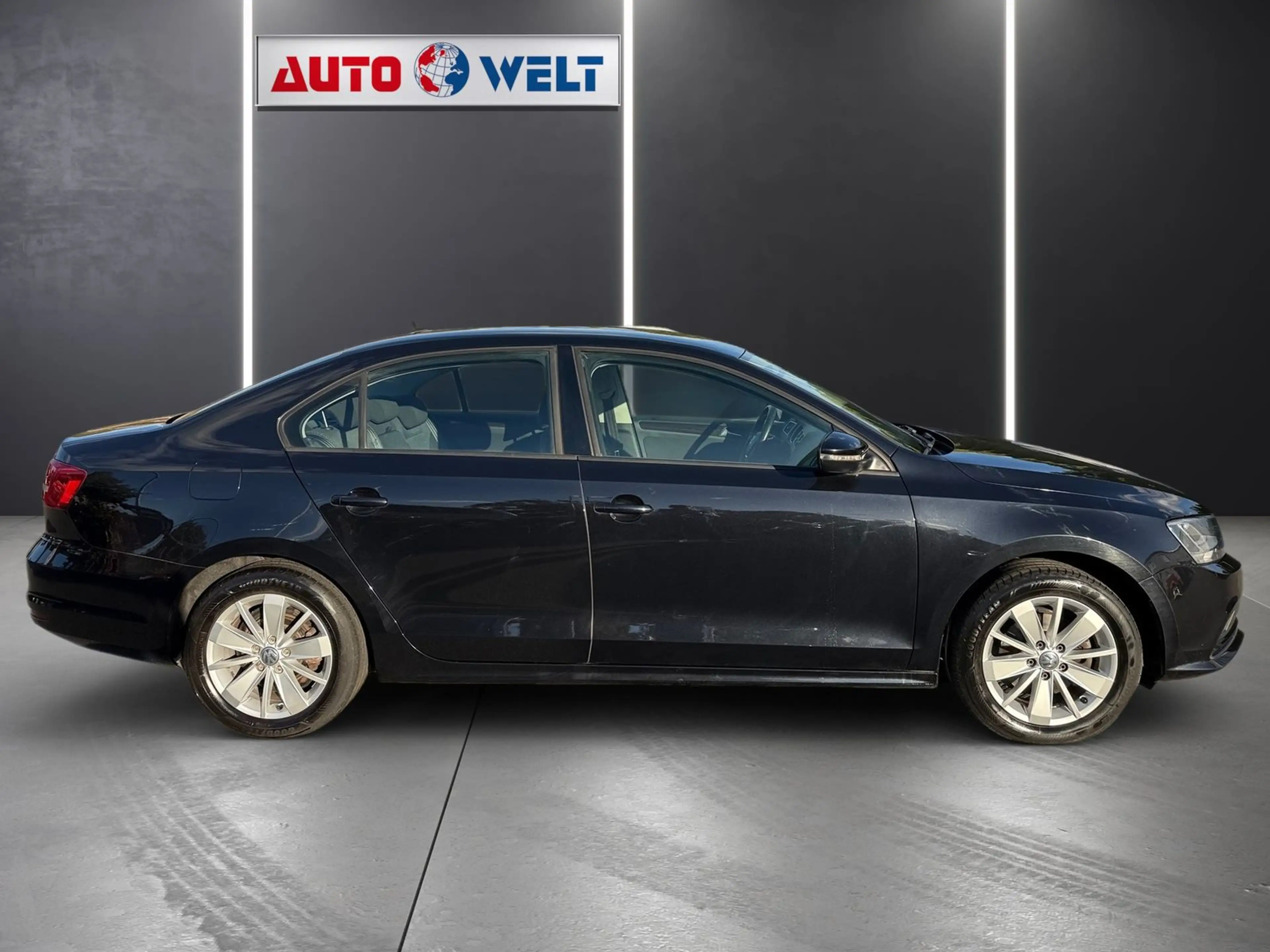 Volkswagen Jetta 1.2 TSi Comfortline Sitzheizung PDC AUX — photo 3
