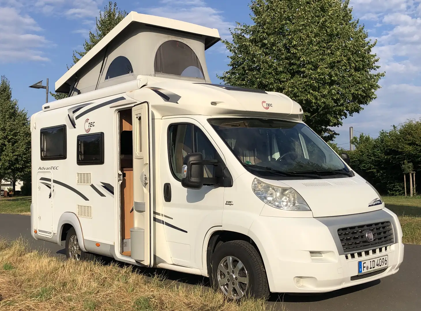 Fiat Ducato Reisemobil TEC, 6m lang, mit Aufstelldach Weiß - 1