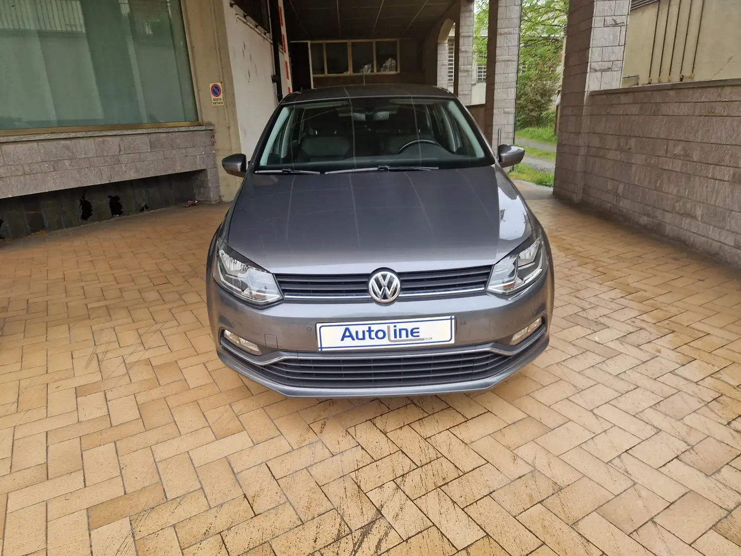 Volkswagen Polo 5p 1.0 mpi  75cv. Guida Neopatentati-tagliandata Gris - 1